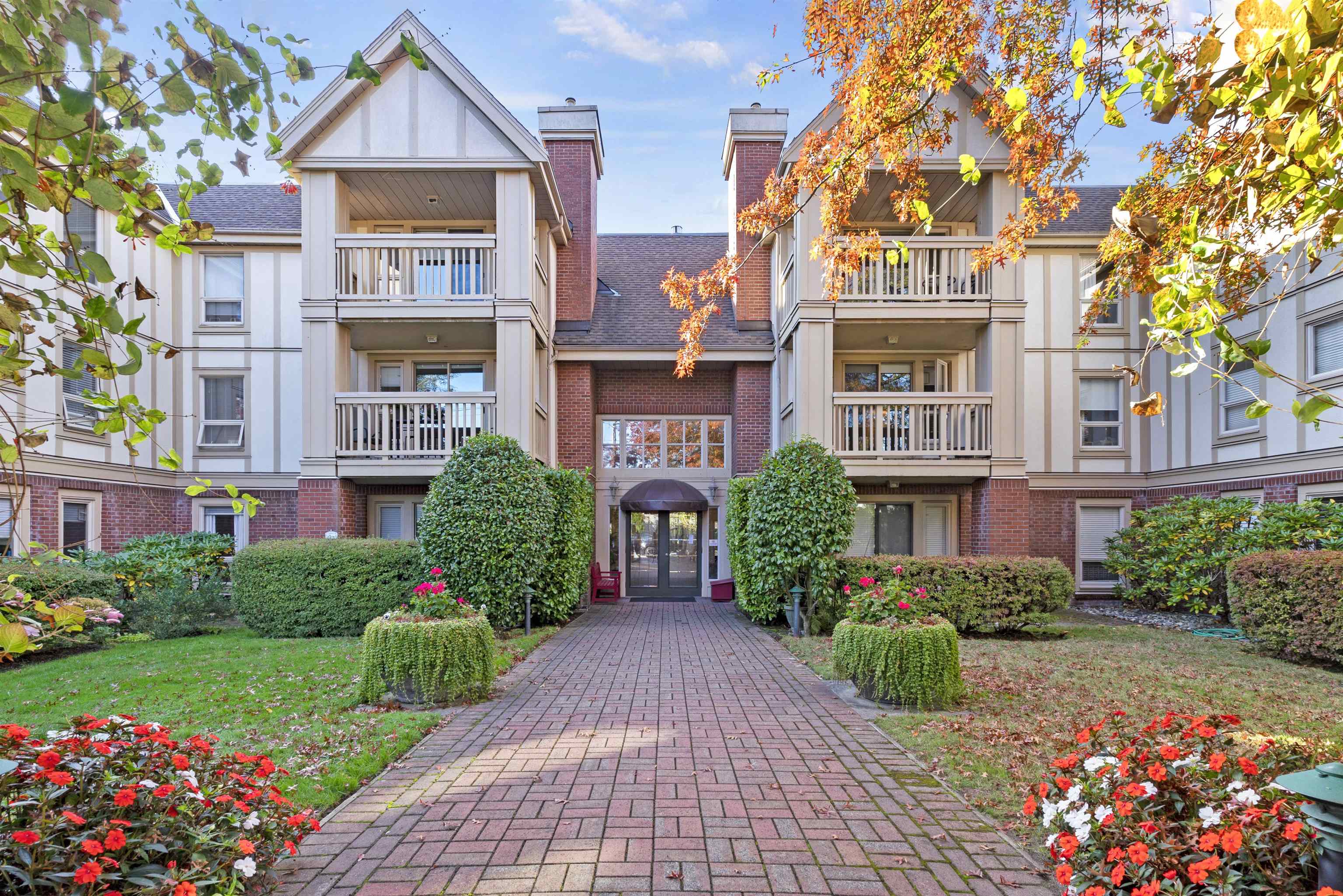111 843 22ND STREET, R3033801, BC,