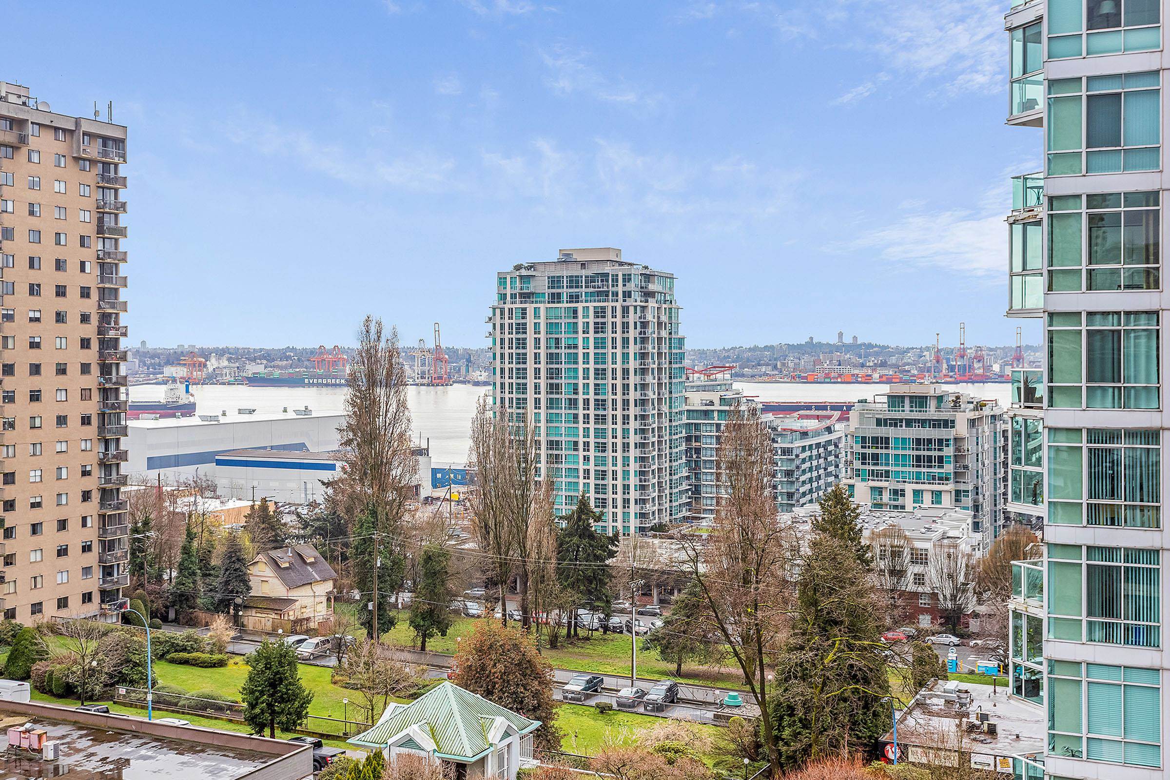 703 131 3RD STREET, R3034168, BC,
