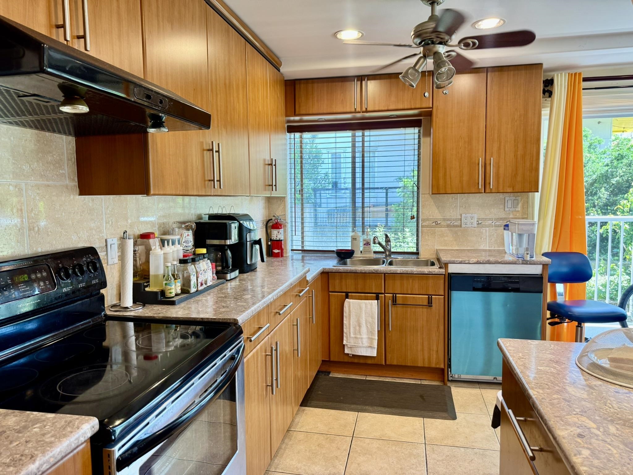 208 815 FOURTH AVENUE, R3034472, BC,