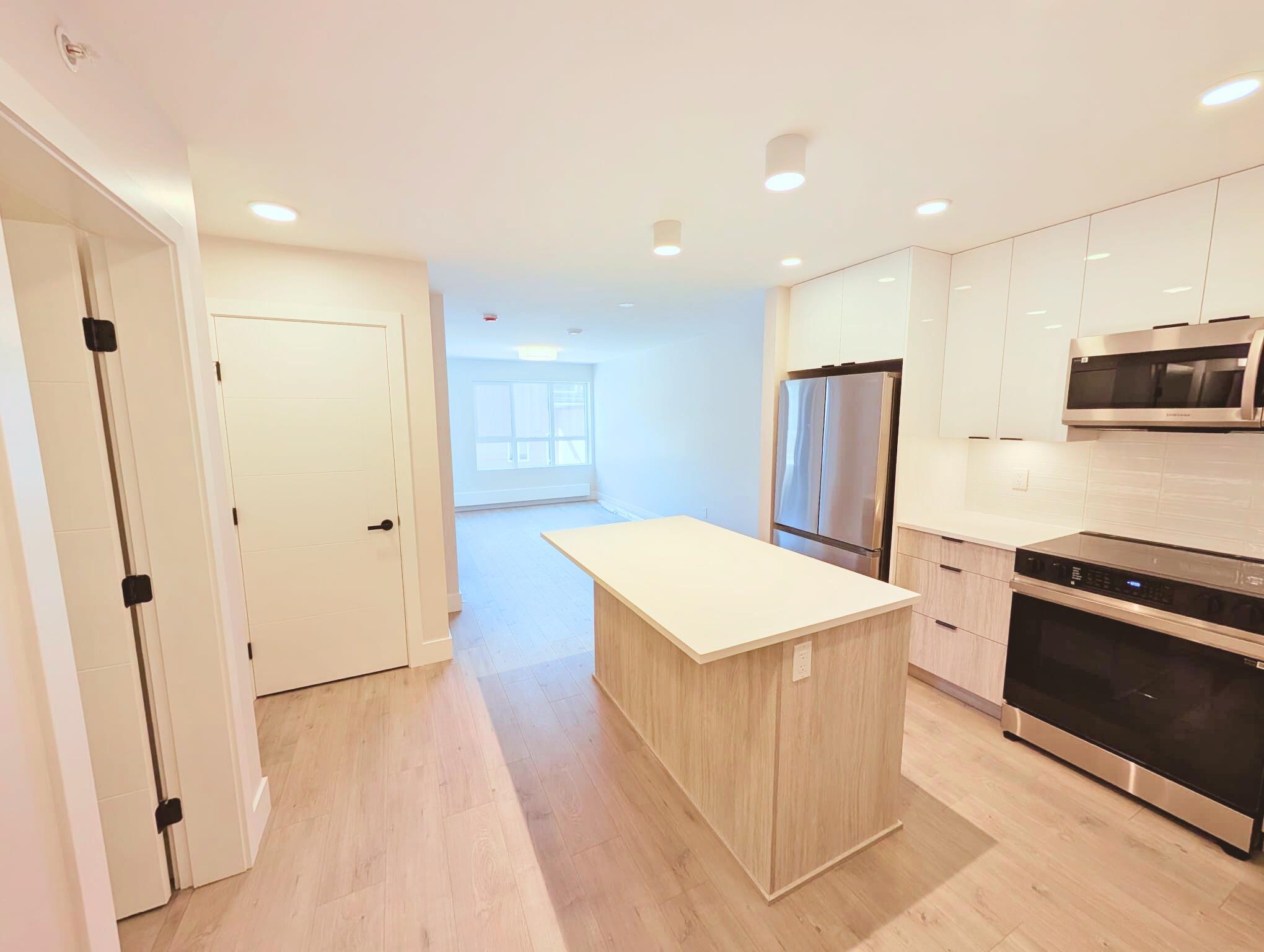 211 13458 95 AVENUE, R3034645, BC,