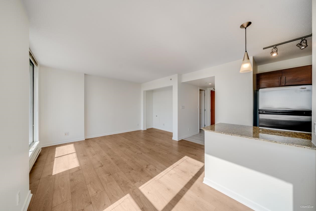 703 814 ROYAL AVENUE, R3035022, BC,