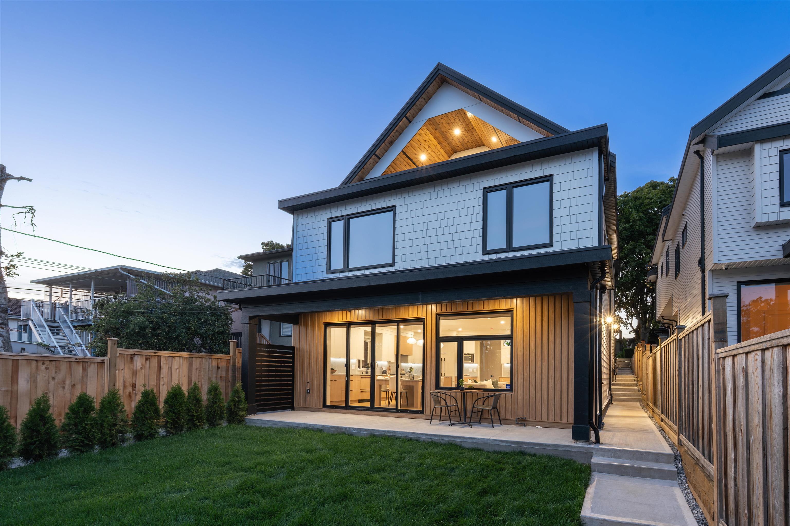 2 3576 PENDER STREET, R3035121, BC,