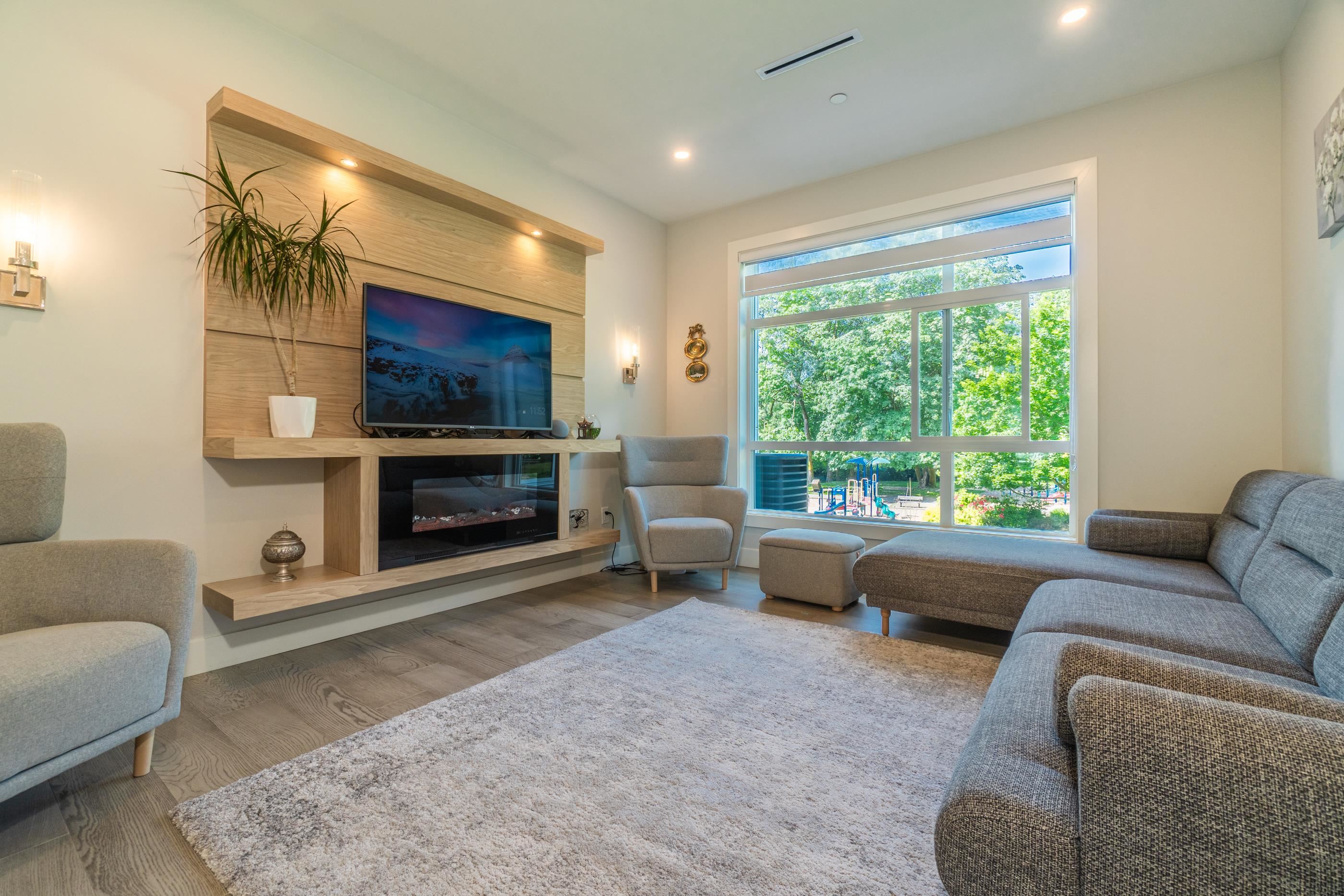 11 933 PREMIER STREET, R3035390, BC,