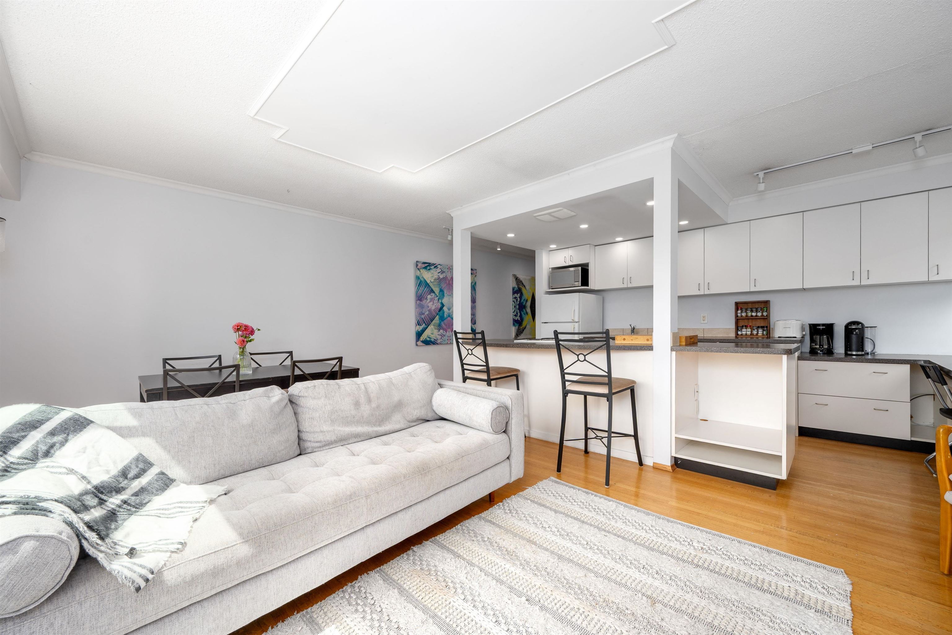 8 1235 10TH AVENUE, R3035599, BC,