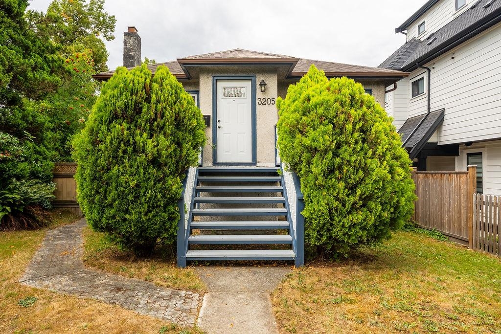 3205 E GEORGIA STREET, Vancouver BC V5K 2L2, R3035855, BC,