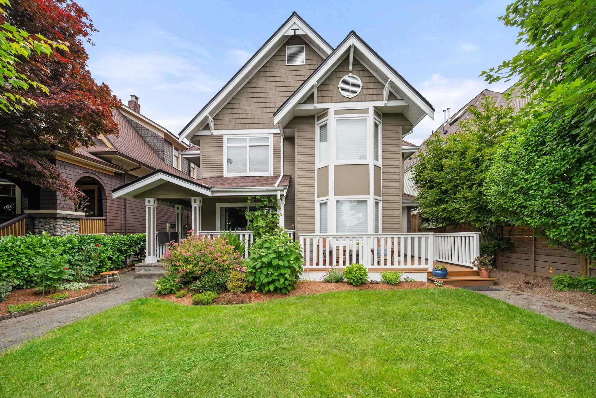 262 E 10TH STREET, North Vancouver BC V7L 2E1, R3035912, BC,