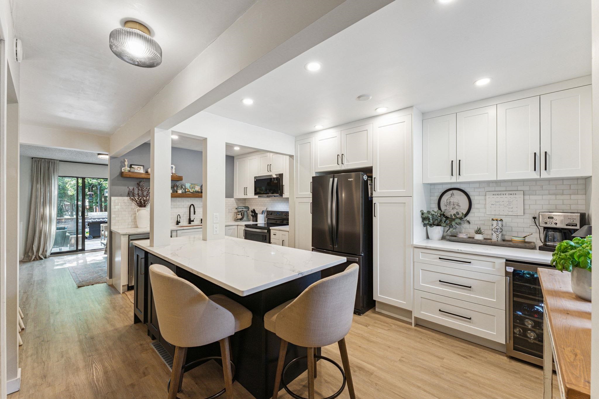 108 1950 CEDAR VILLAGE CRESCENT, R3035918, BC,
