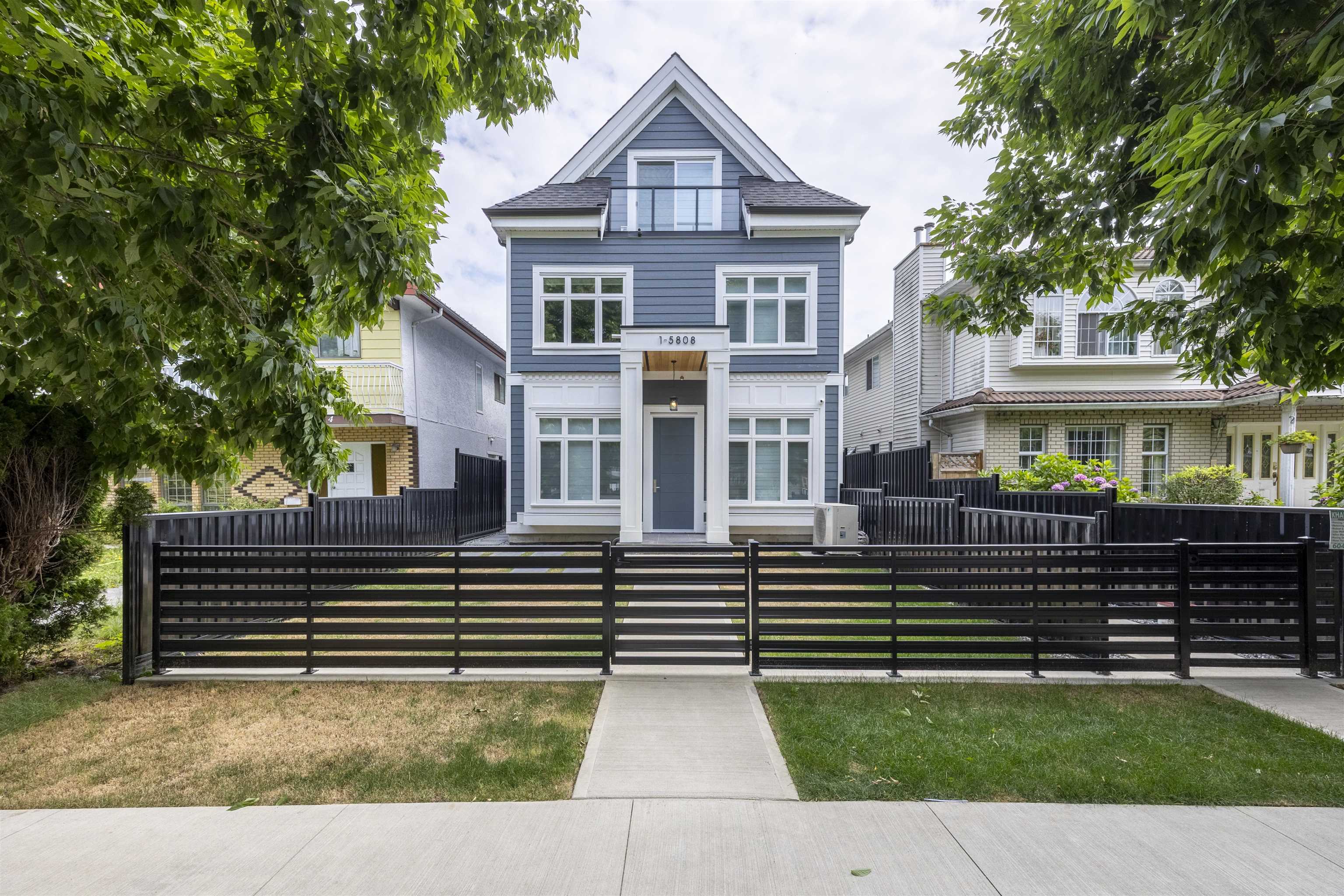 1 5808 LANARK STREET, R3035970, BC,