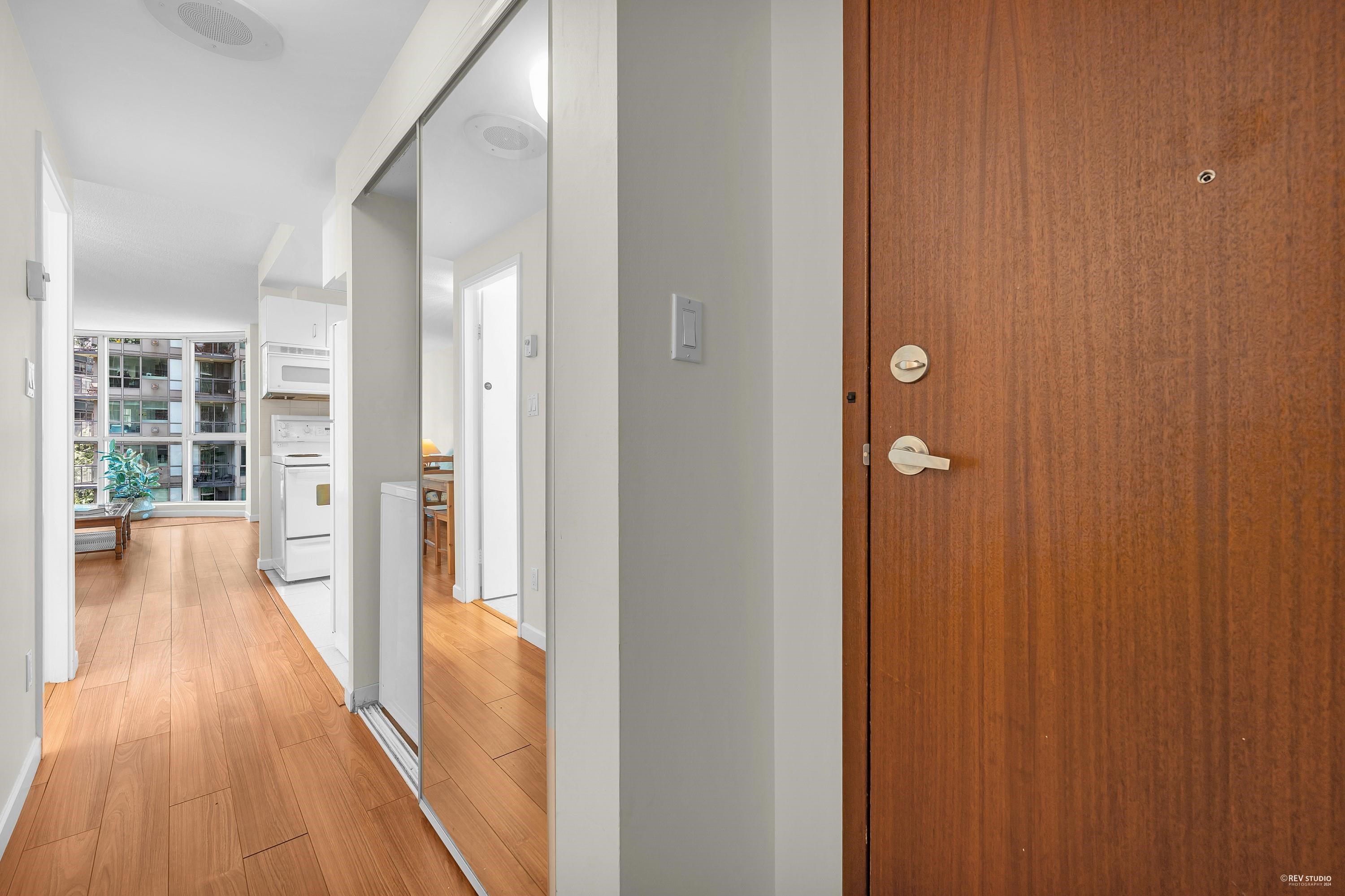 807 555 JERVIS STREET, R3035986, BC,
