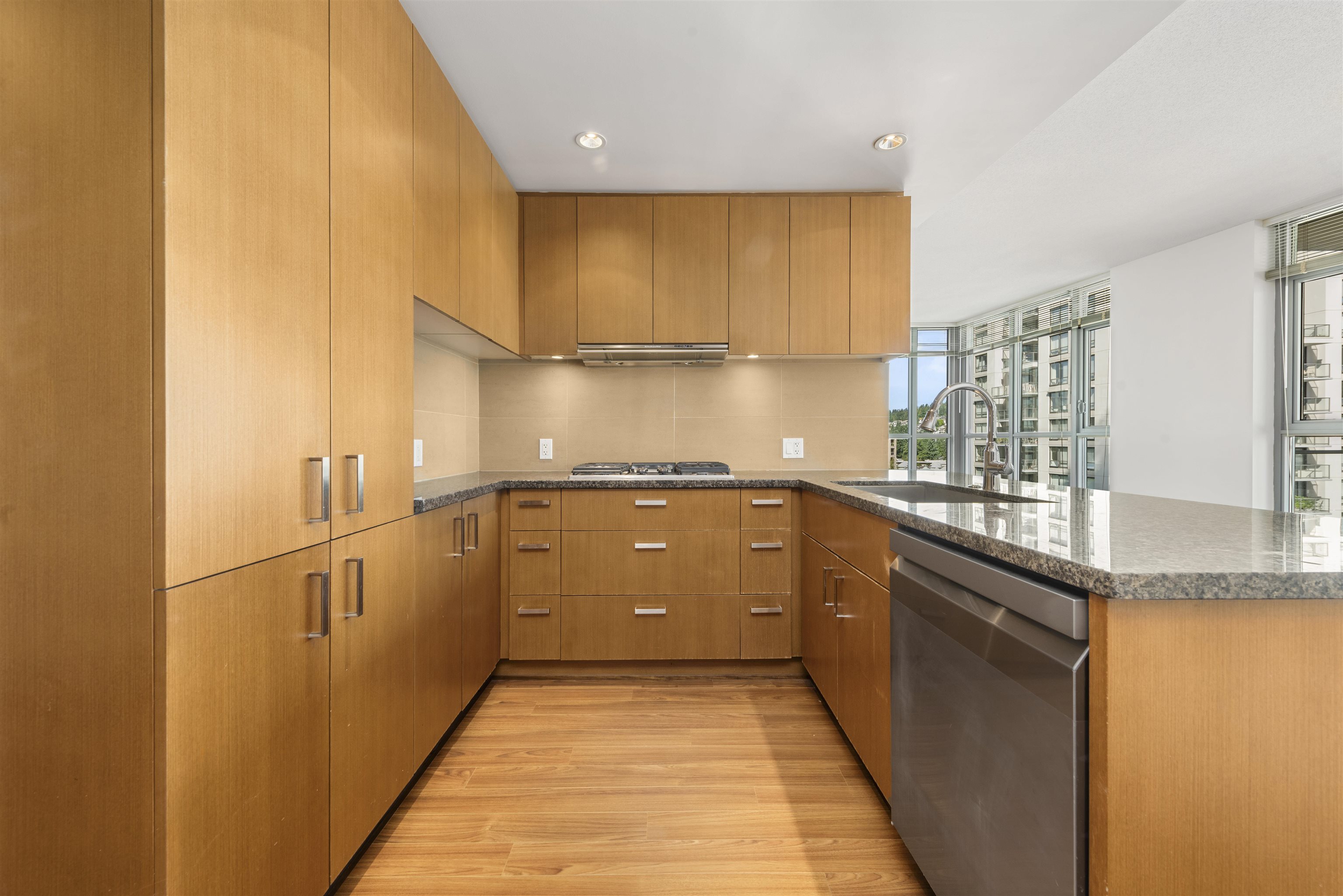 1002 3008 GLEN DRIVE, R3036140, BC,