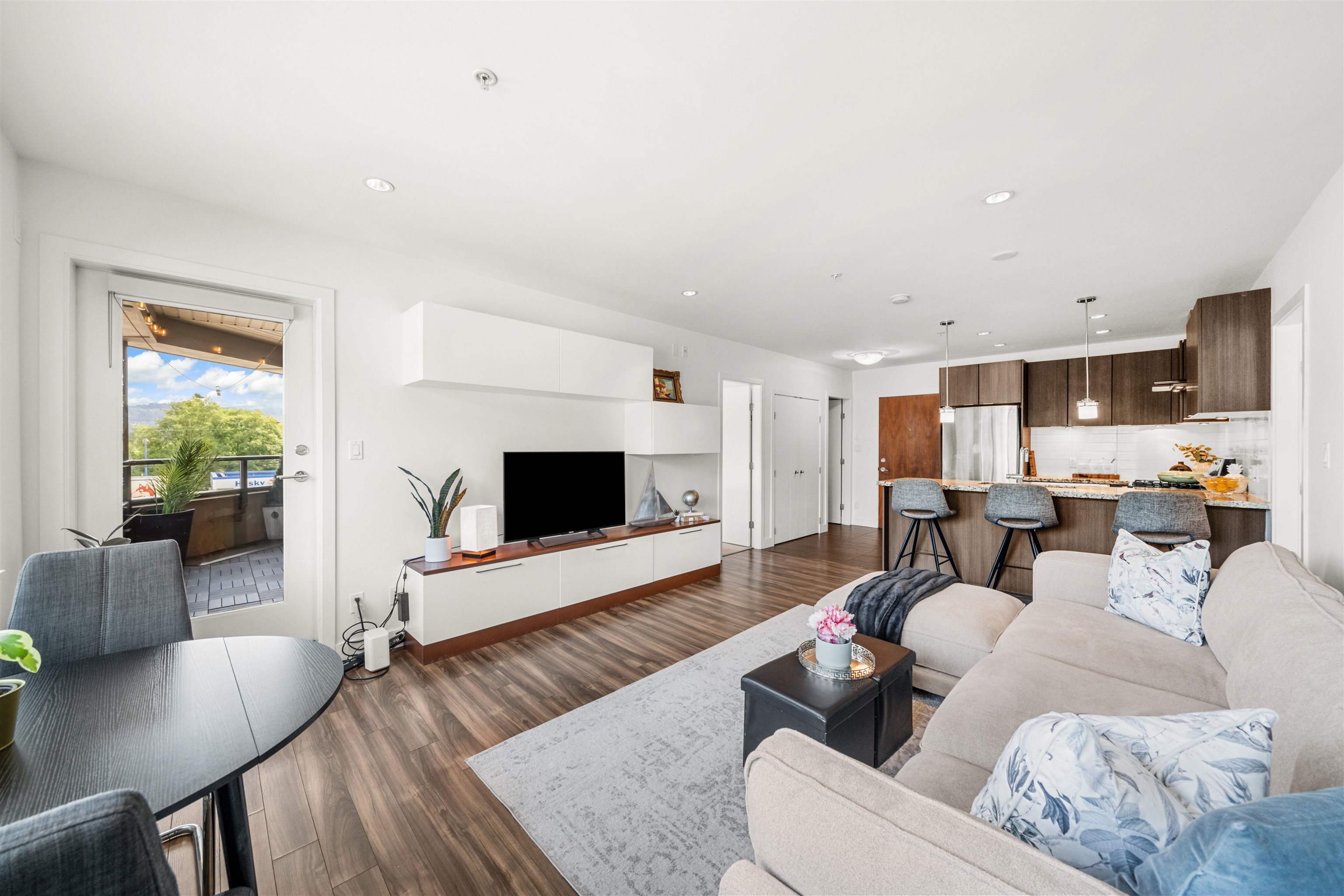 201 5688 HASTINGS STREET, R3036167, BC,