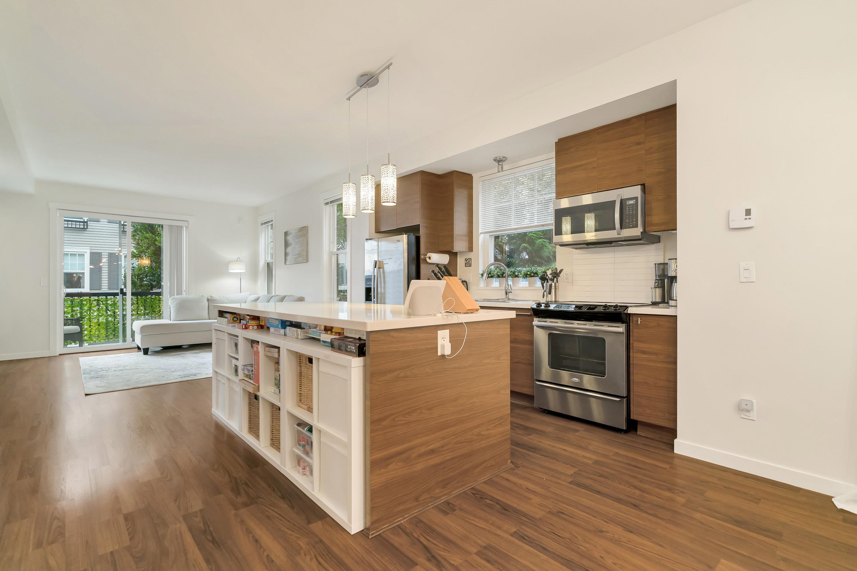 8 7238 189 STREET, R3036241, BC,