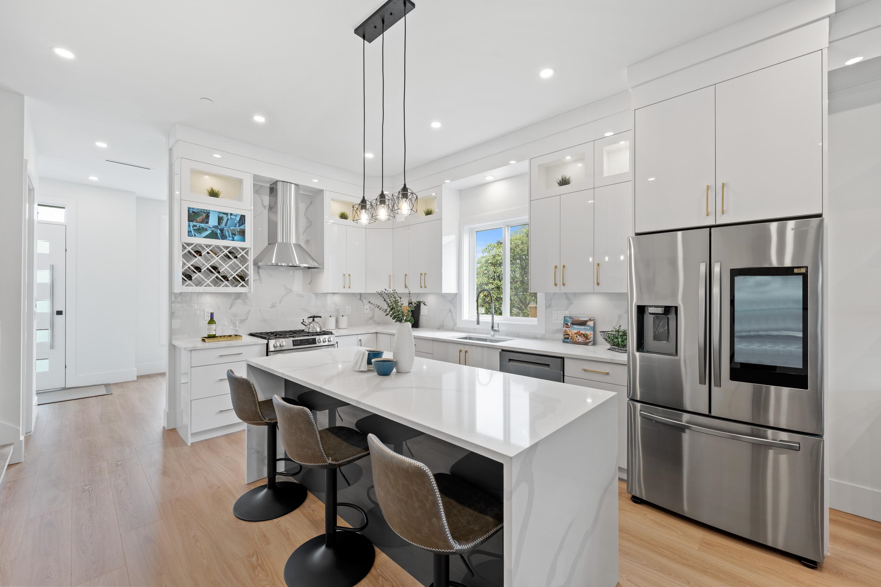 1 122 EIGHTH AVENUE, R3036453, BC,