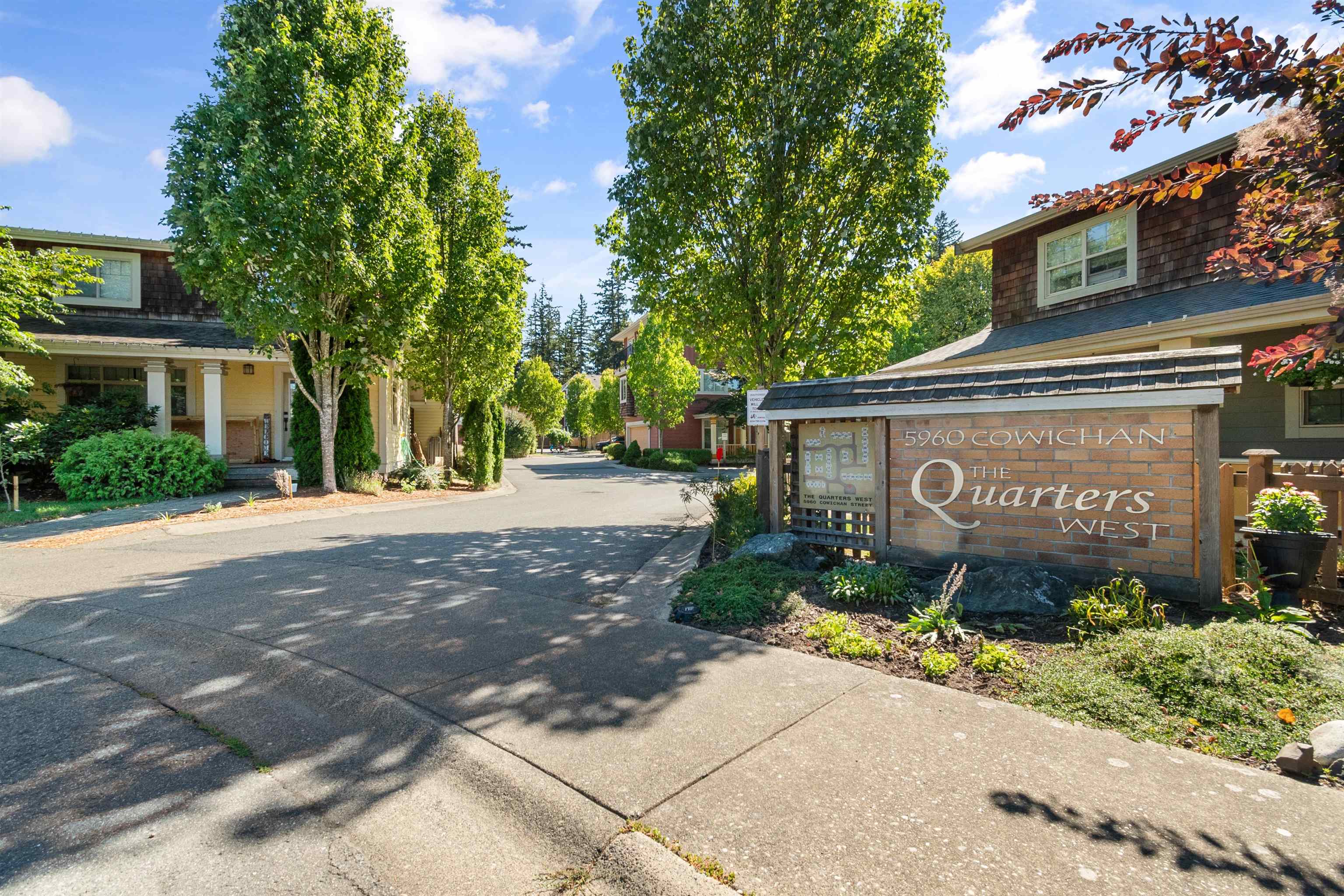 24 5960 COWICHAN STREET, R3036522, BC,
