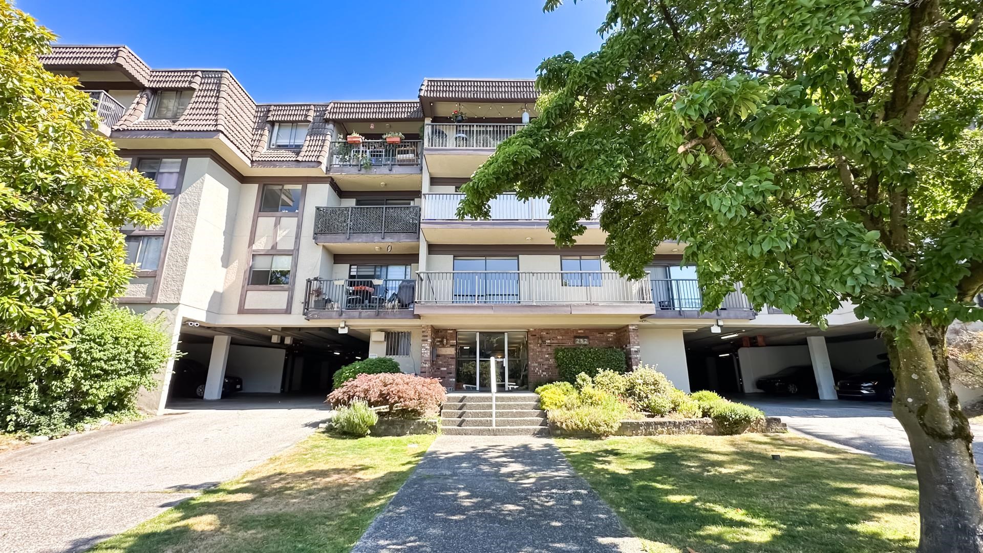 306 252 2ND STREET, R3036555, BC,
