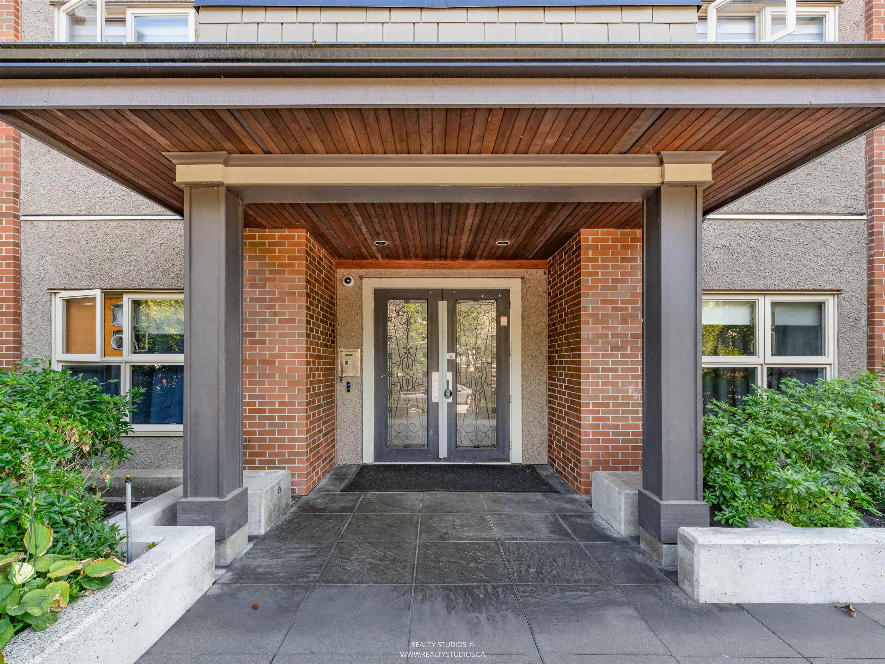 208 1988 SUFFOLK AVENUE, R3036945, BC,
