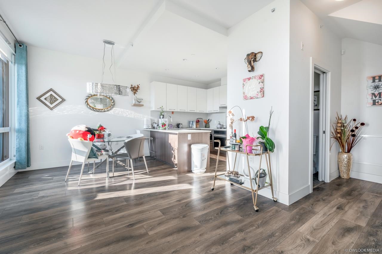 3 8598 RIVER DISTRICT CROSSING, R3037046, BC,