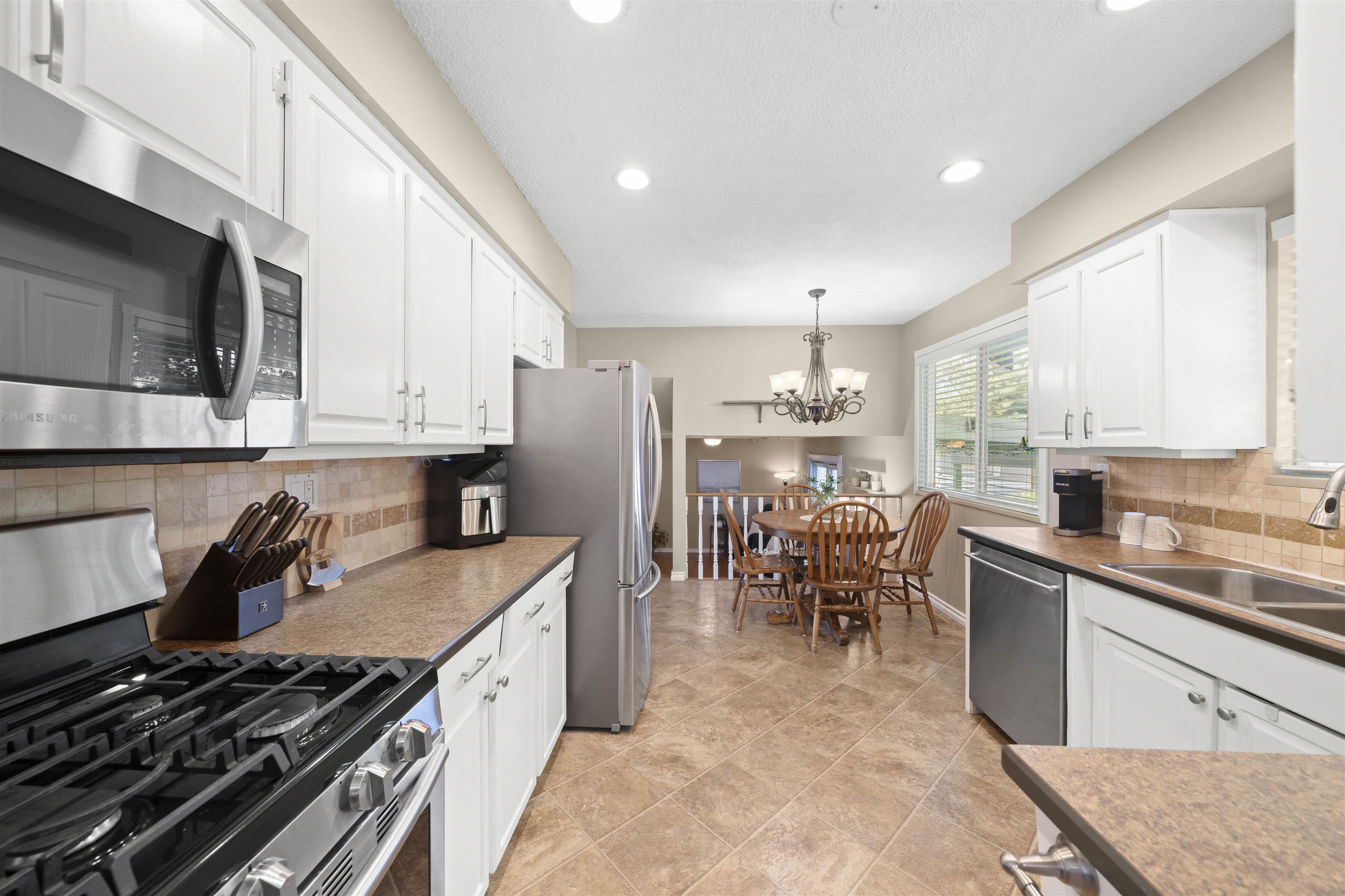 5586 44 AVENUE, Delta BC V4K 1E1, R3037268, BC,