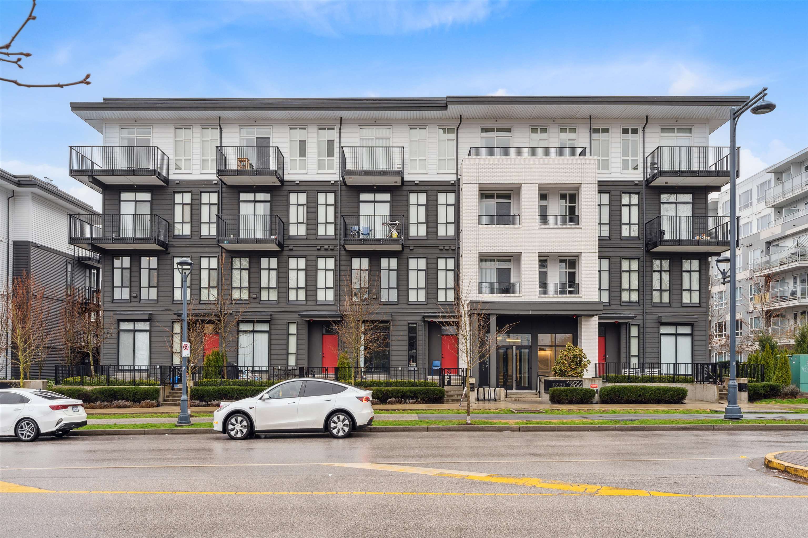 210 13933 105 BOULEVARD, R3037492, BC,