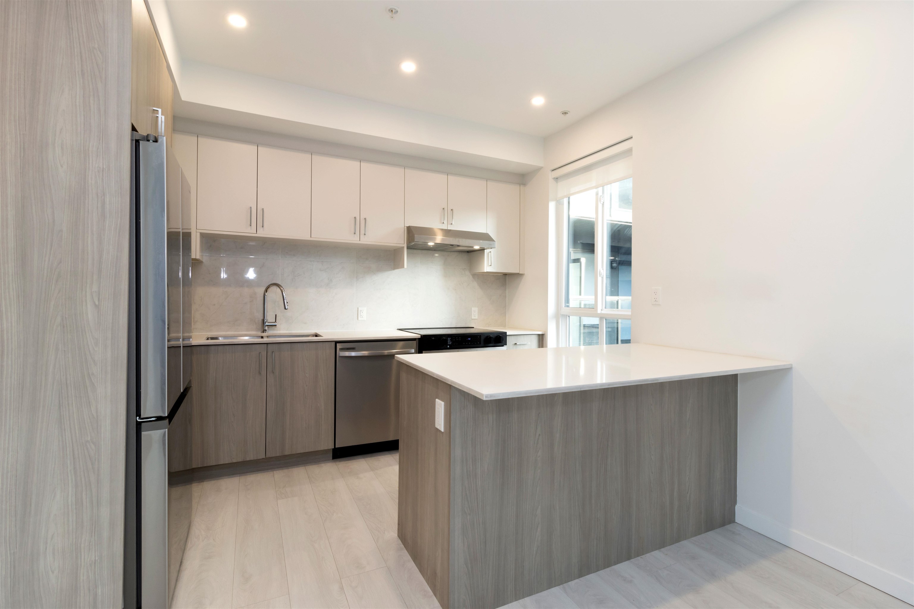201 13838 108 AVENUE, R3037549, BC,