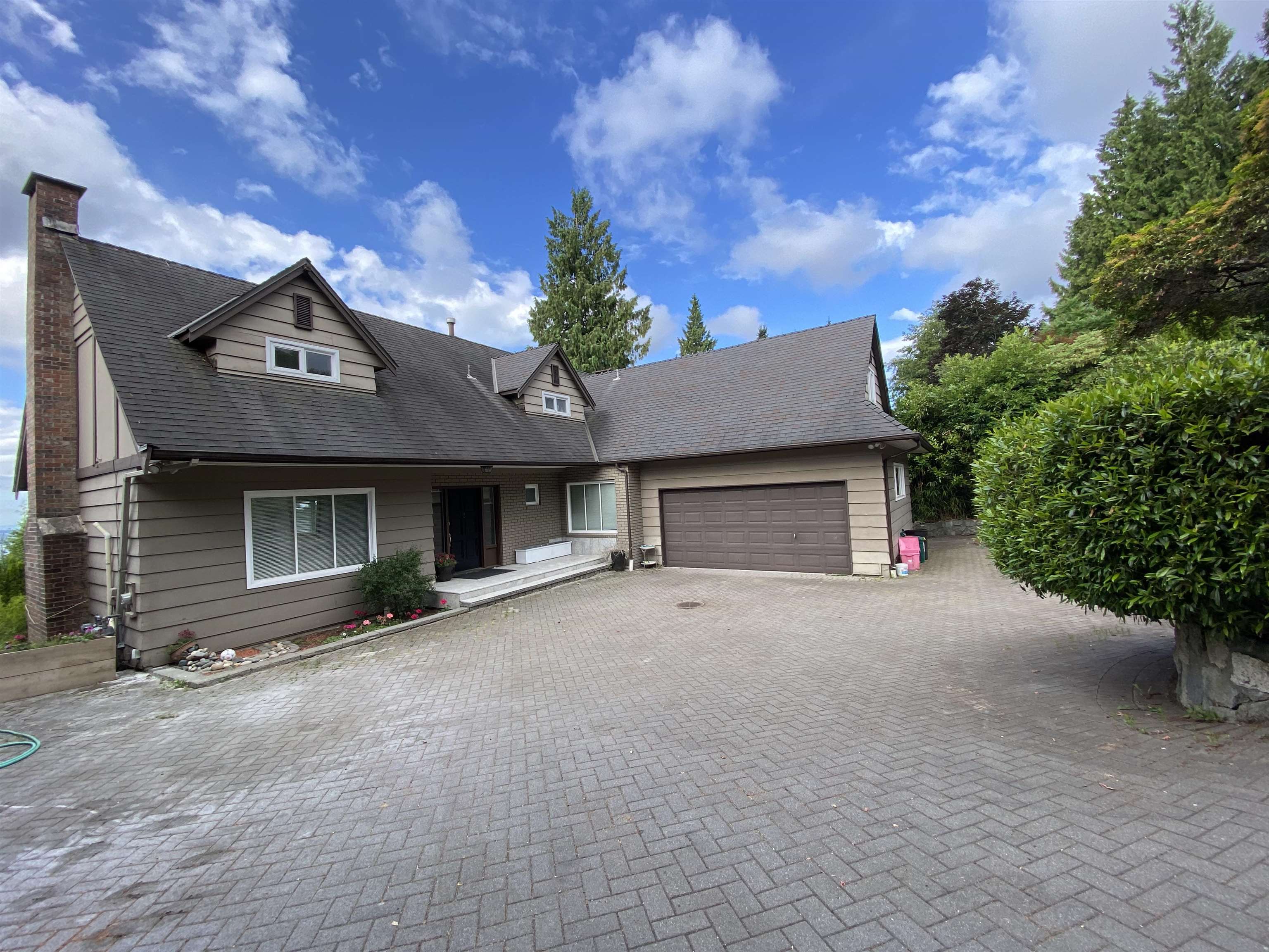 Main House 1314 CHARTWELL DRIVE, R3037643, BC,