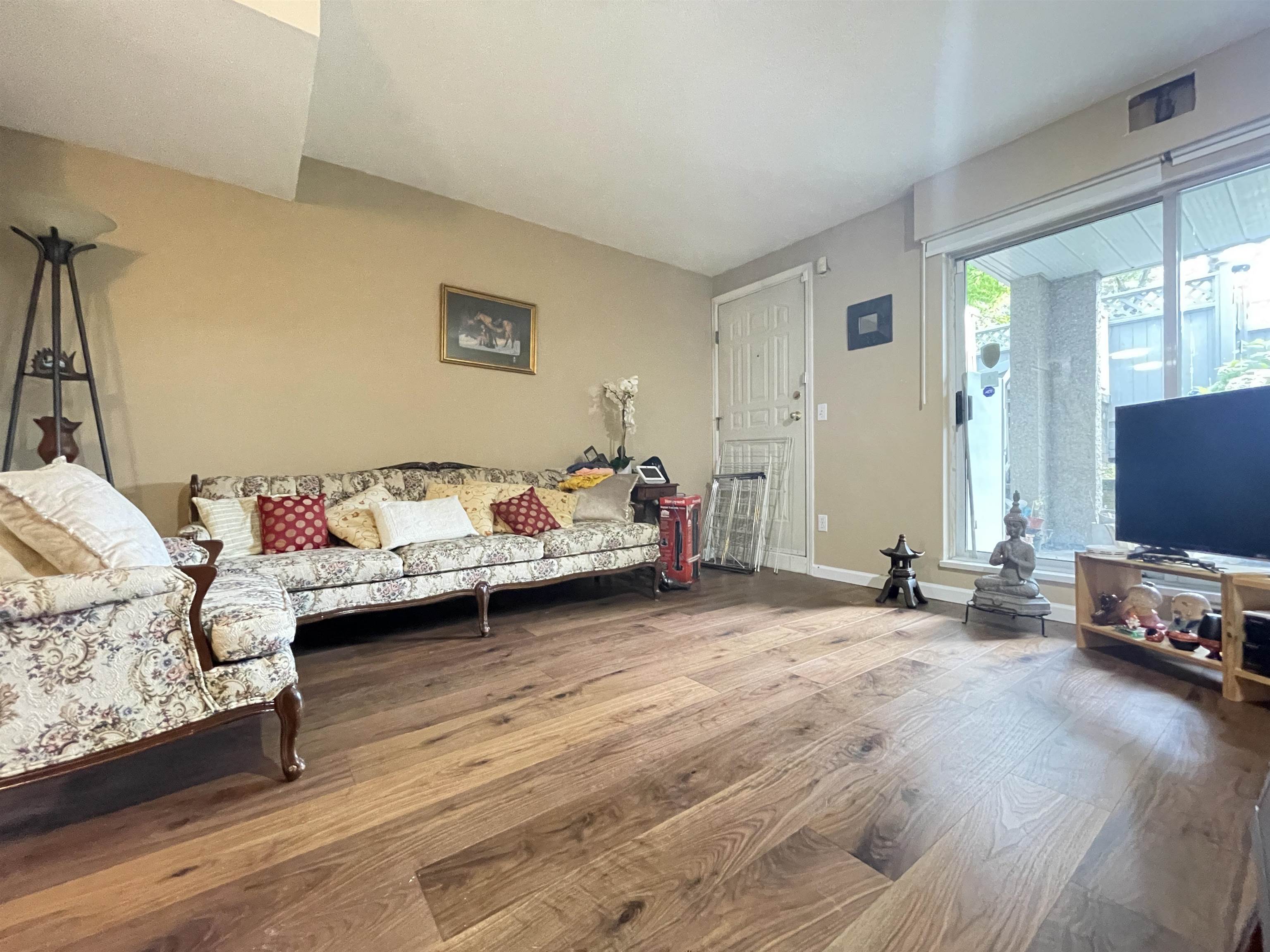 10x 3683 WELLINGTON AVENUE, R3037685, BC,