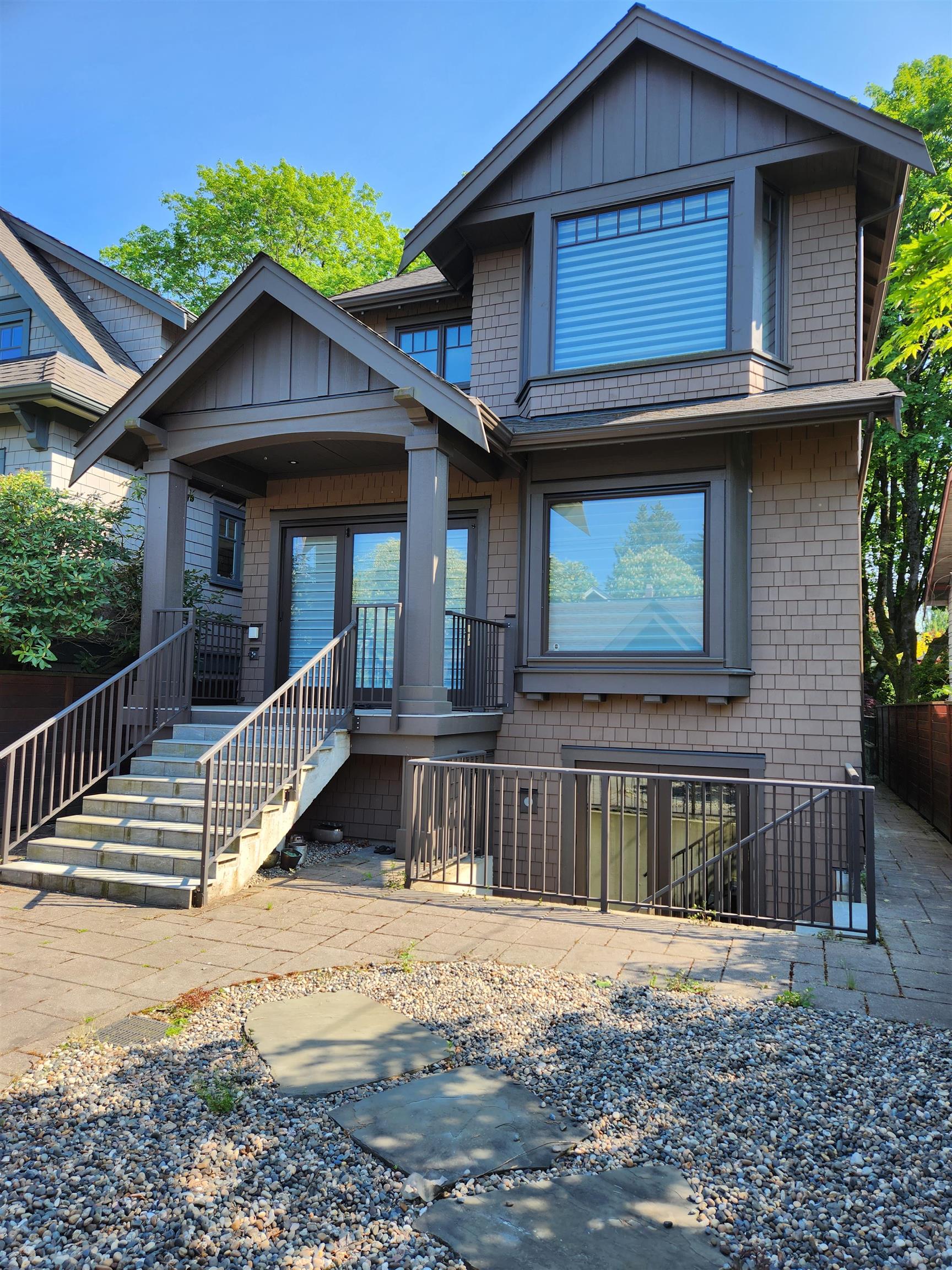 2295 W13 AVENUE, Vancouver BC V6K 2T8, R3037815, BC,