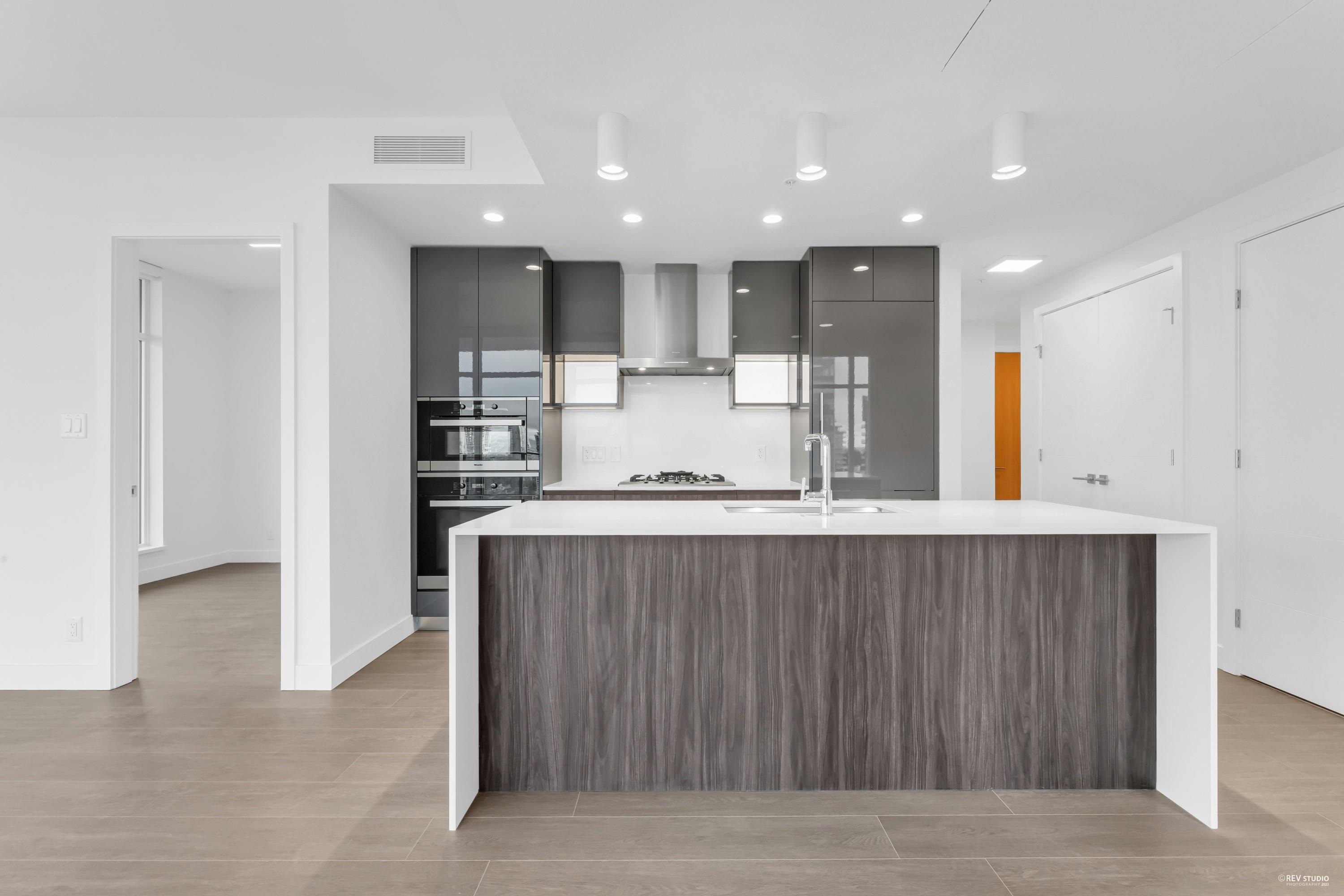 19xx 6511 SUSSEX AVENUE, R3038230, BC,