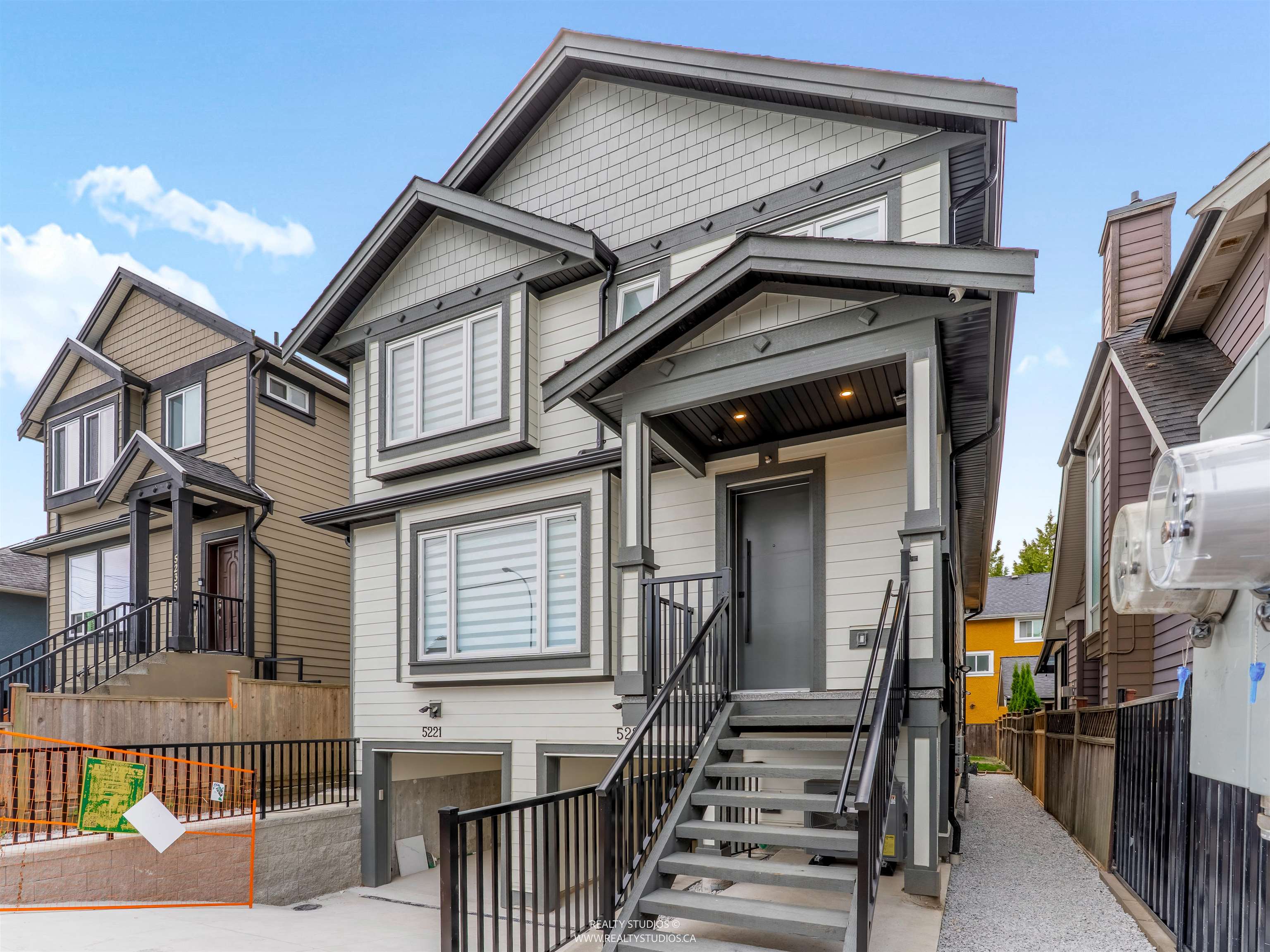 1 5221 CLARENDON STREET, R3038265, BC,