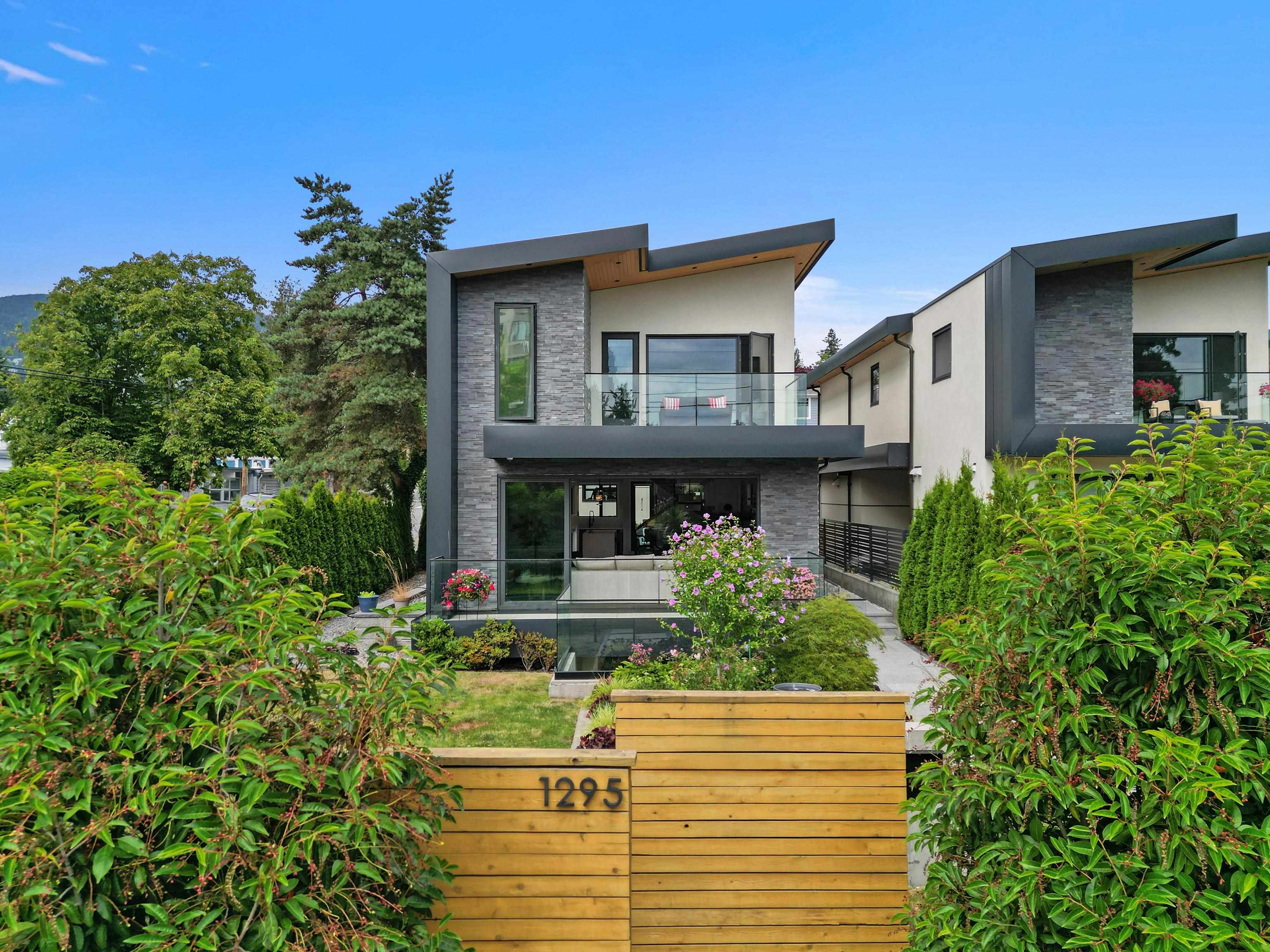 1295 DUCHESS AVENUE, West Vancouver BC V7T 1H3, R3038422, BC,