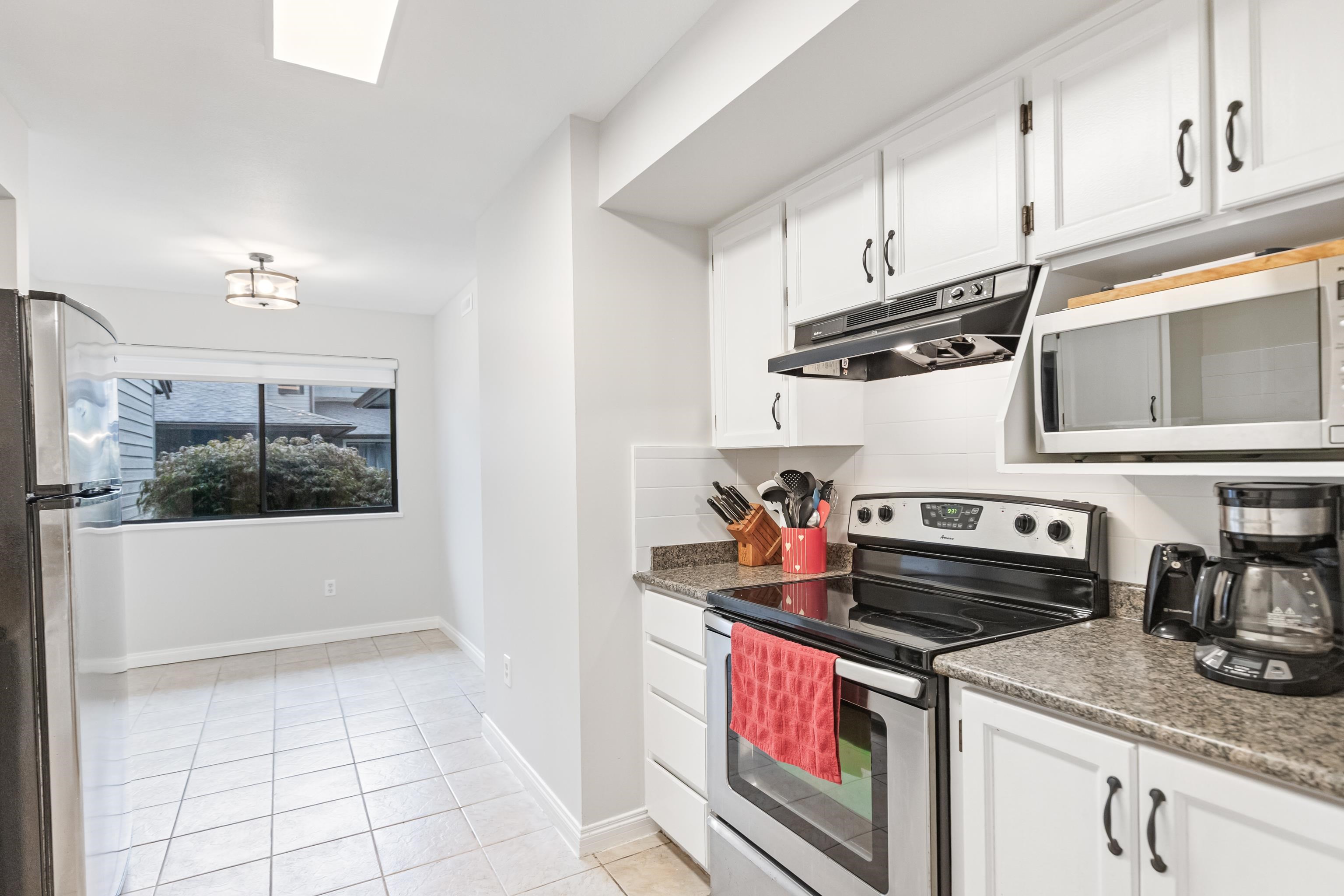 12 20681 THORNE AVENUE, R3038552, BC,