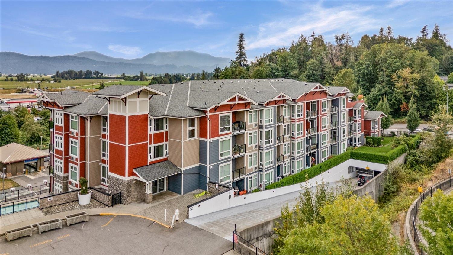 211 2242 WHATCOM ROAD, R3038578, BC,