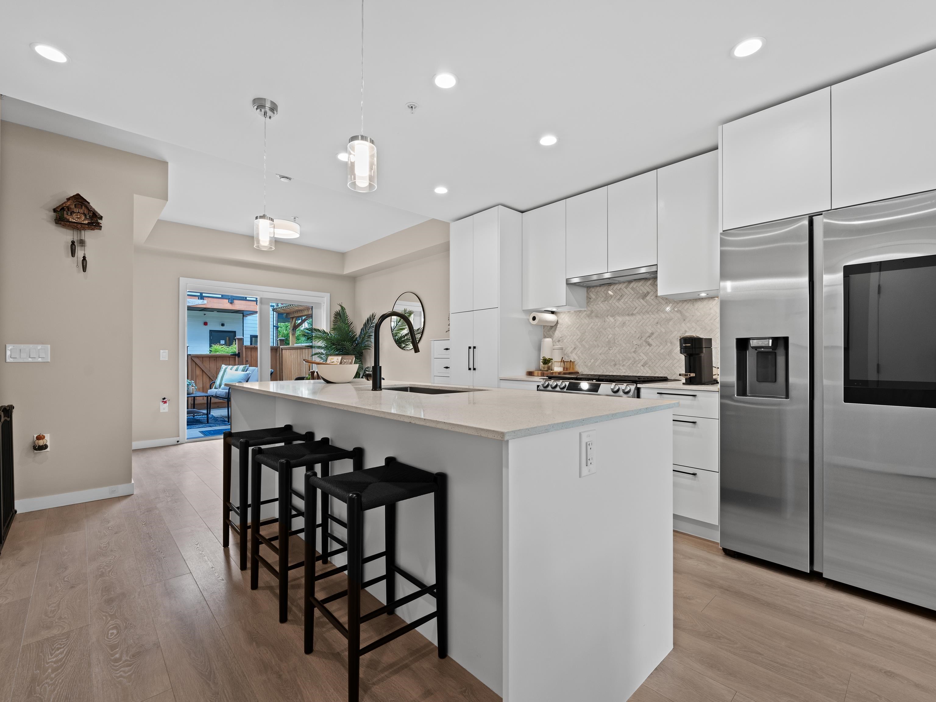 161 565 2ND STREET, R3038667, BC,