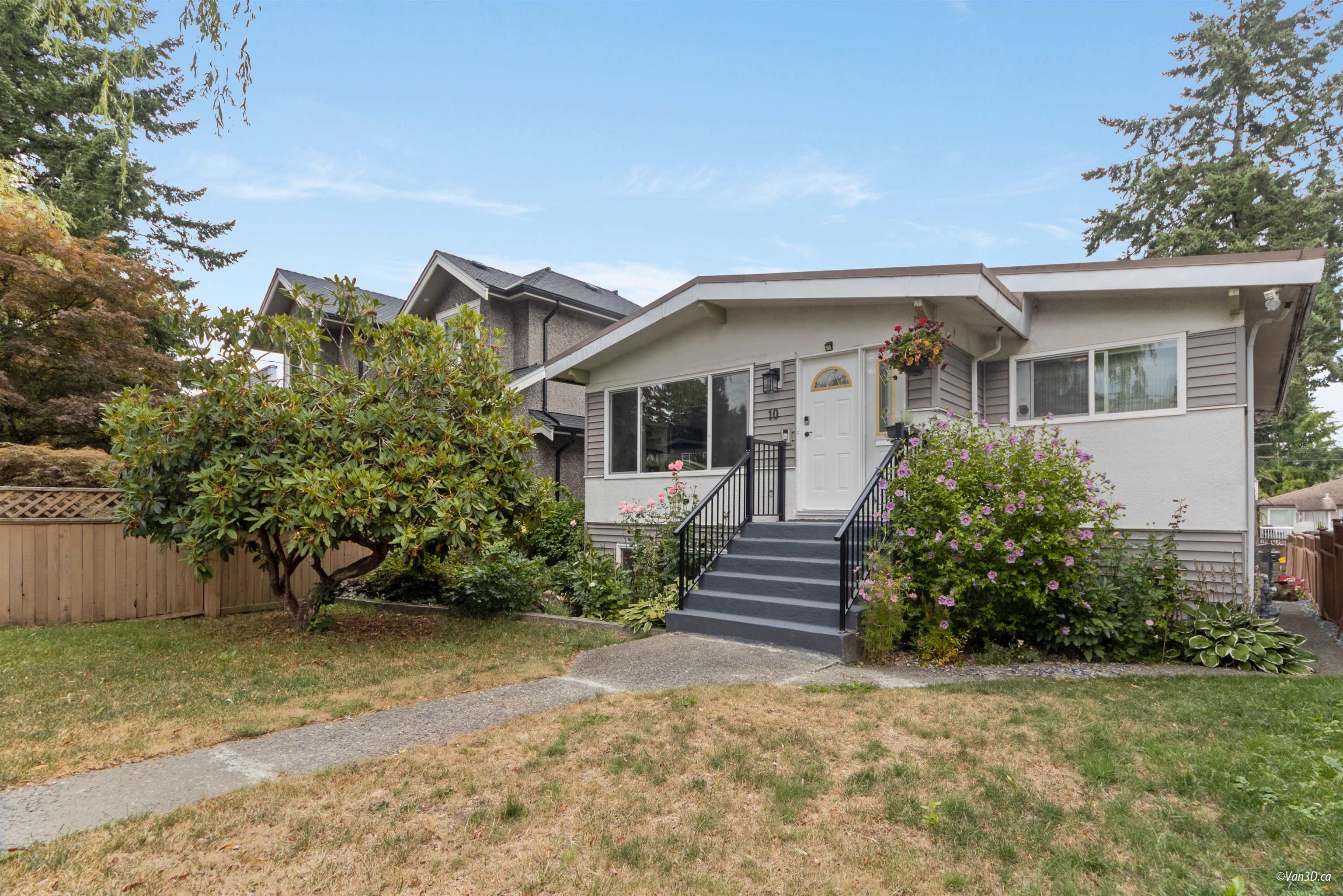 10 N STRATFORD AVENUE, Burnaby BC V5B 1K9, R3038790, BC,