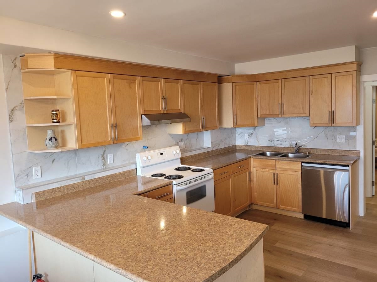 Lower 2177 PARK CRESCENT, R3038815, BC,