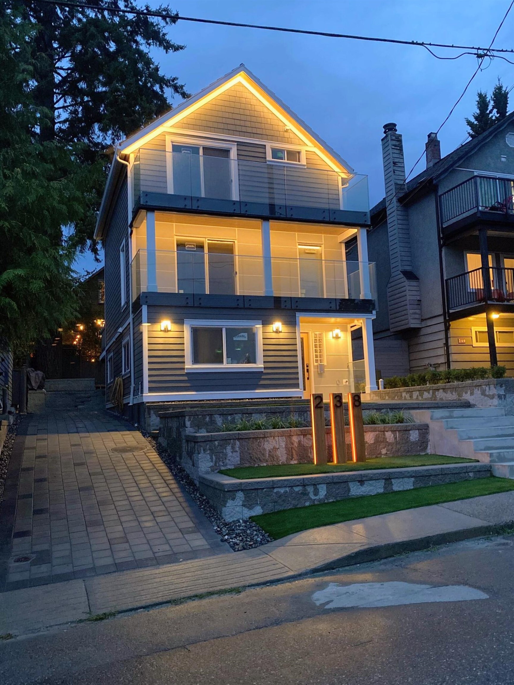 238 E 28TH STREET, North Vancouver BC V7N 1C2, R3038831, BC,