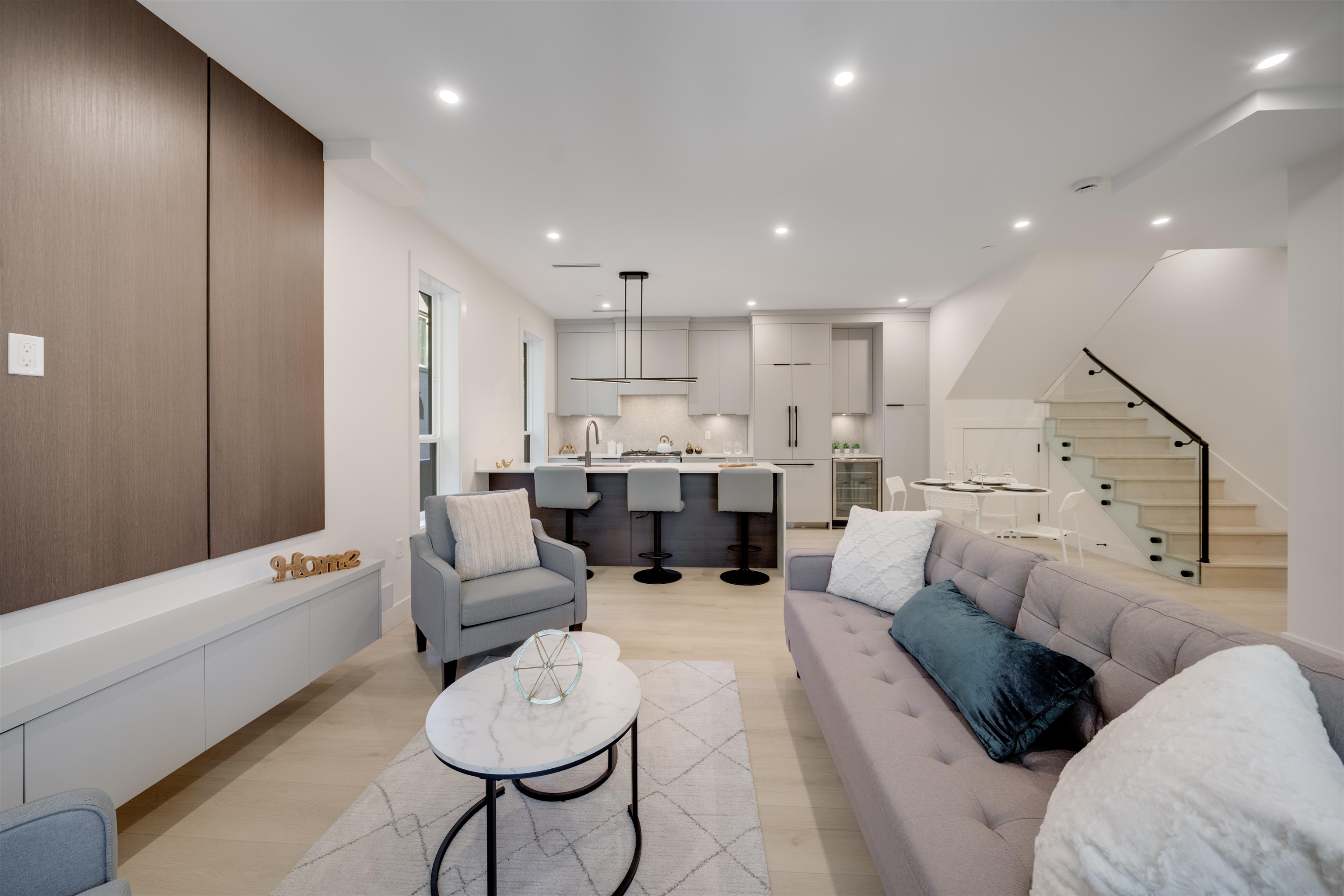 1 3836 8TH AVENUE, R3038838, BC,