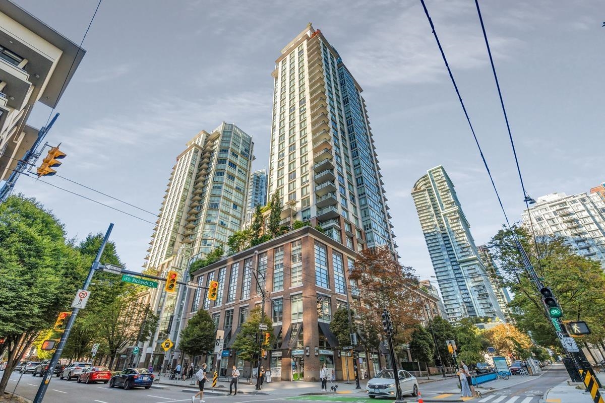 301 535 SMITHE STREET, R3038986, BC,