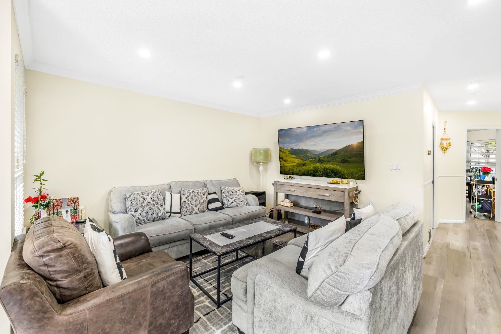 17 6478 121 STREET, R3039476, BC,