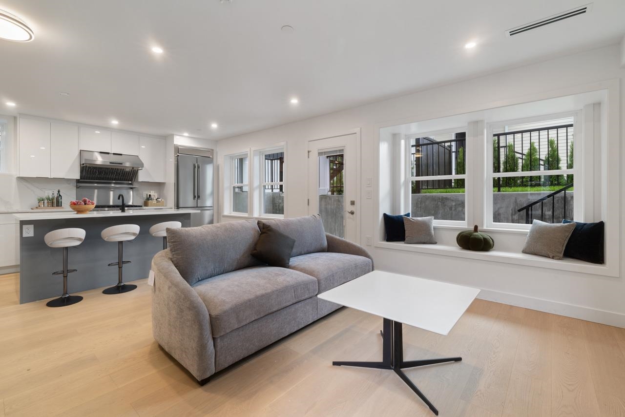 2 2022 4TH AVENUE, R3039550, BC,
