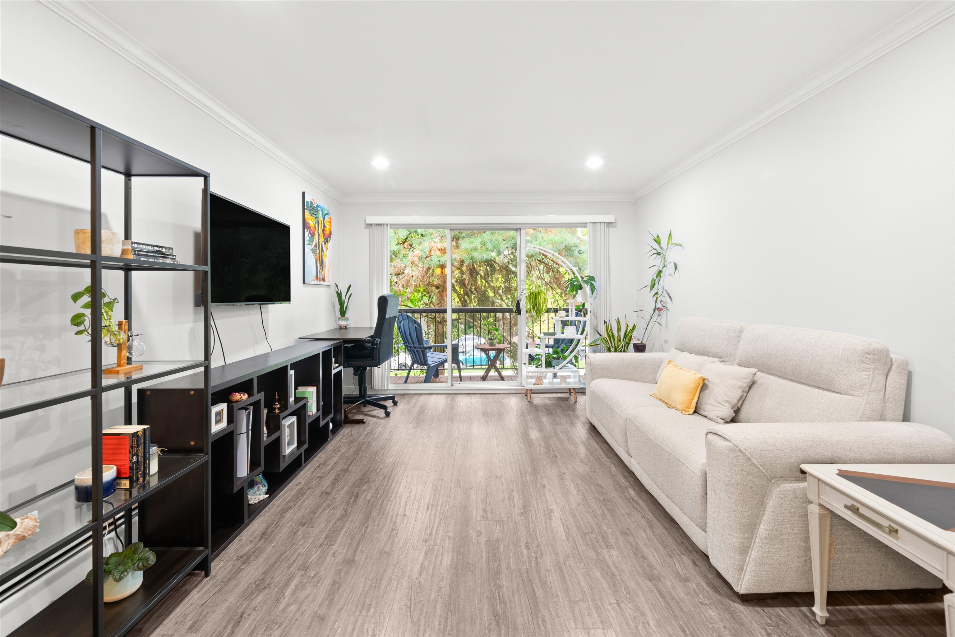 402 428 AGNES STREET, R3039581, BC,