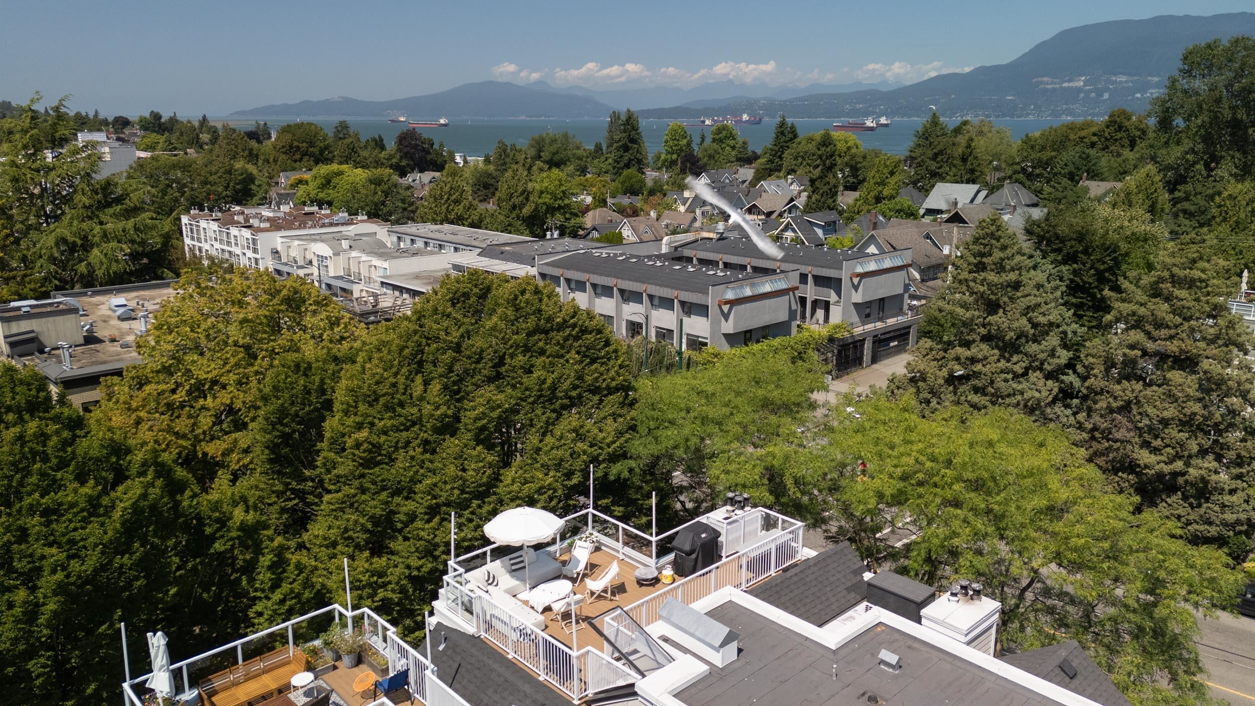 PH 401 2020 TRAFALGAR STREET, R3039594, BC,