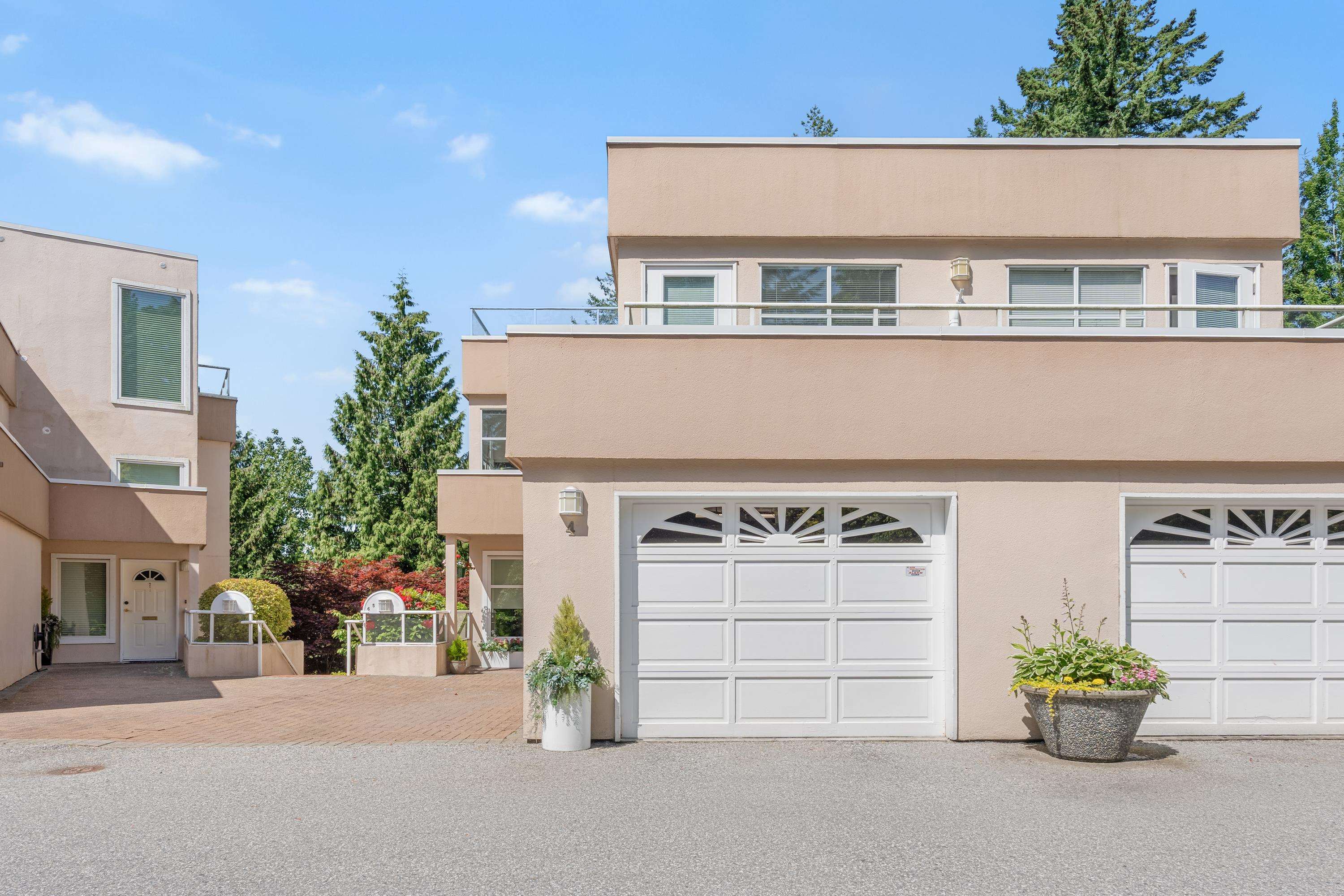 4 2425 EDGEMONT BOULEVARD, R3039658, BC,
