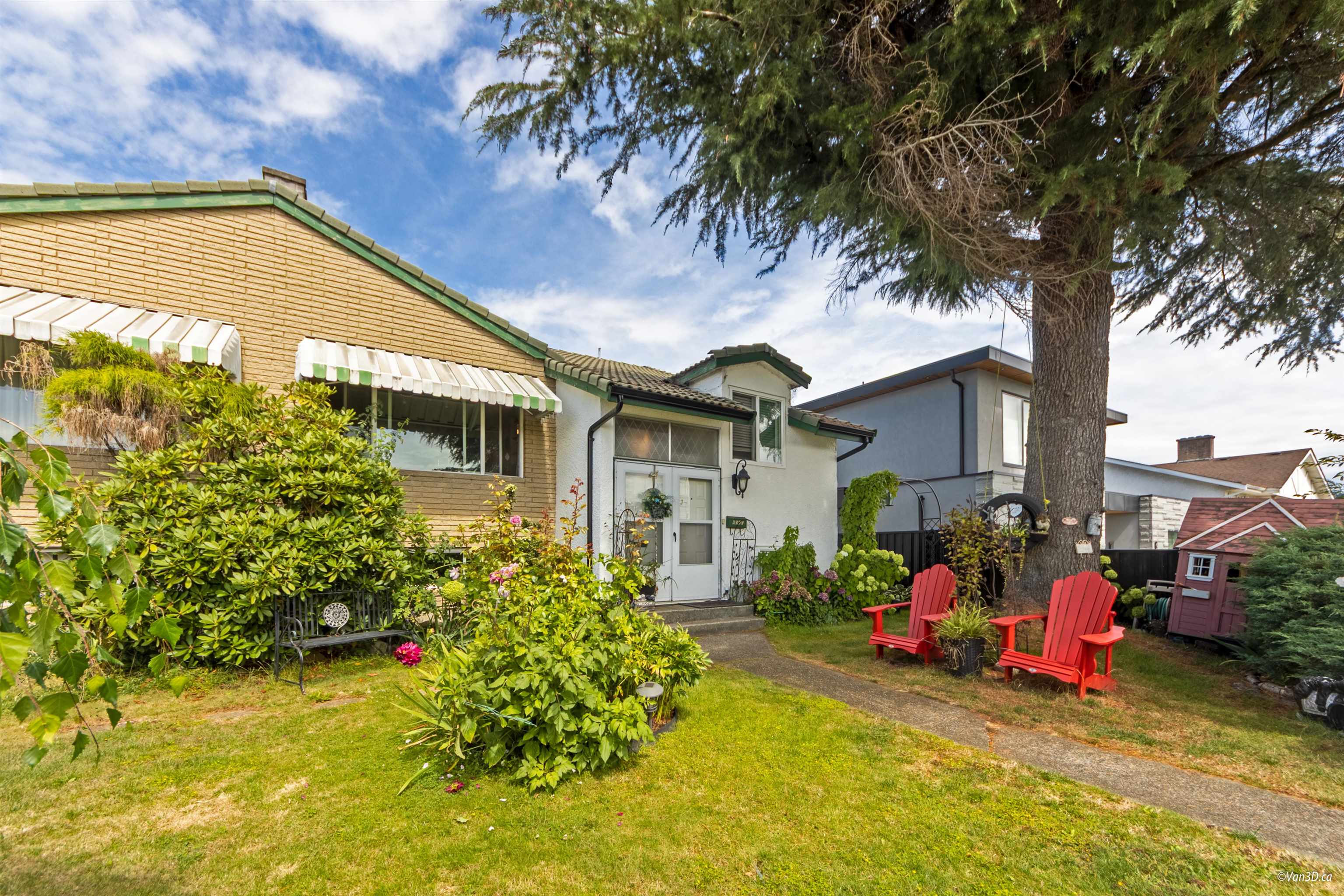 6593 LOCHDALE STREET, Burnaby BC V5B 2M7, R3039718, BC,