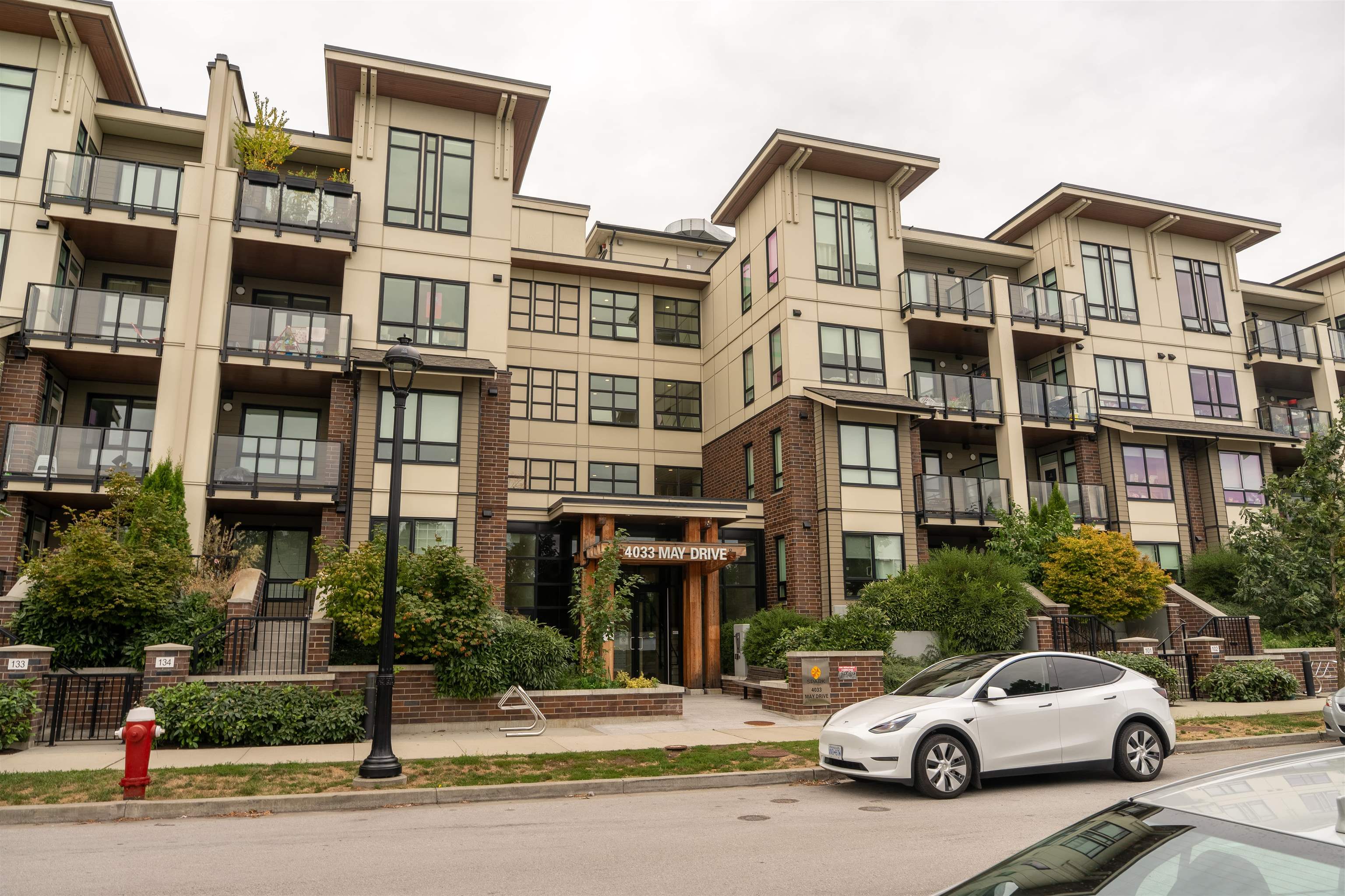 233 4033 MAY DRIVE, R3039797, BC,
