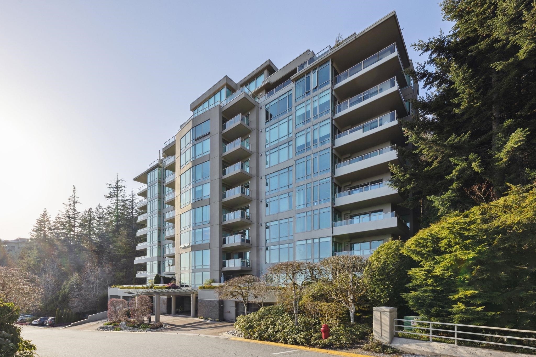 302 3131 DEER RIDGE DRIVE, R3039852, BC,