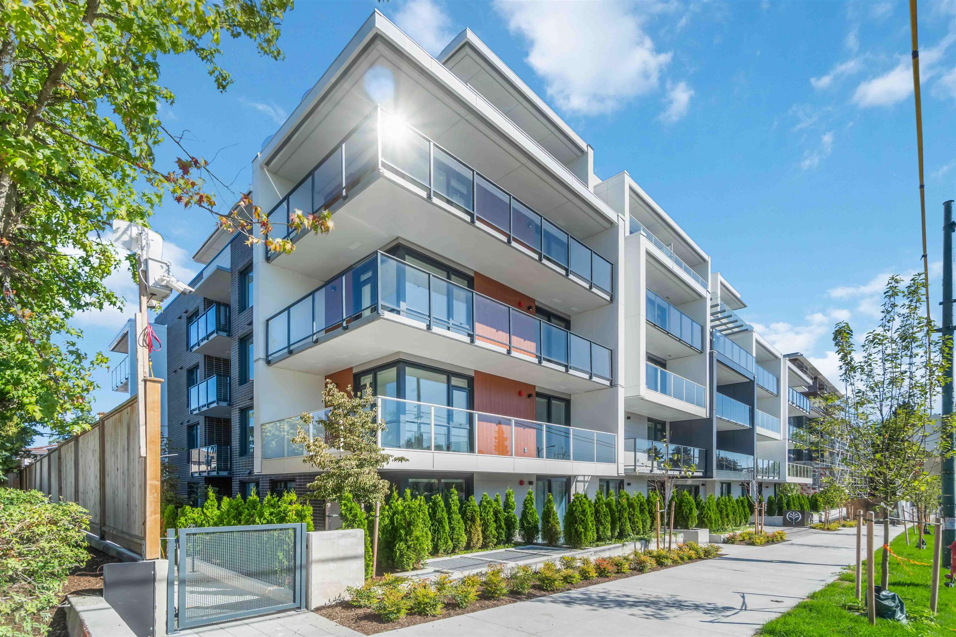 602 8398 OAK, R3039978, BC,