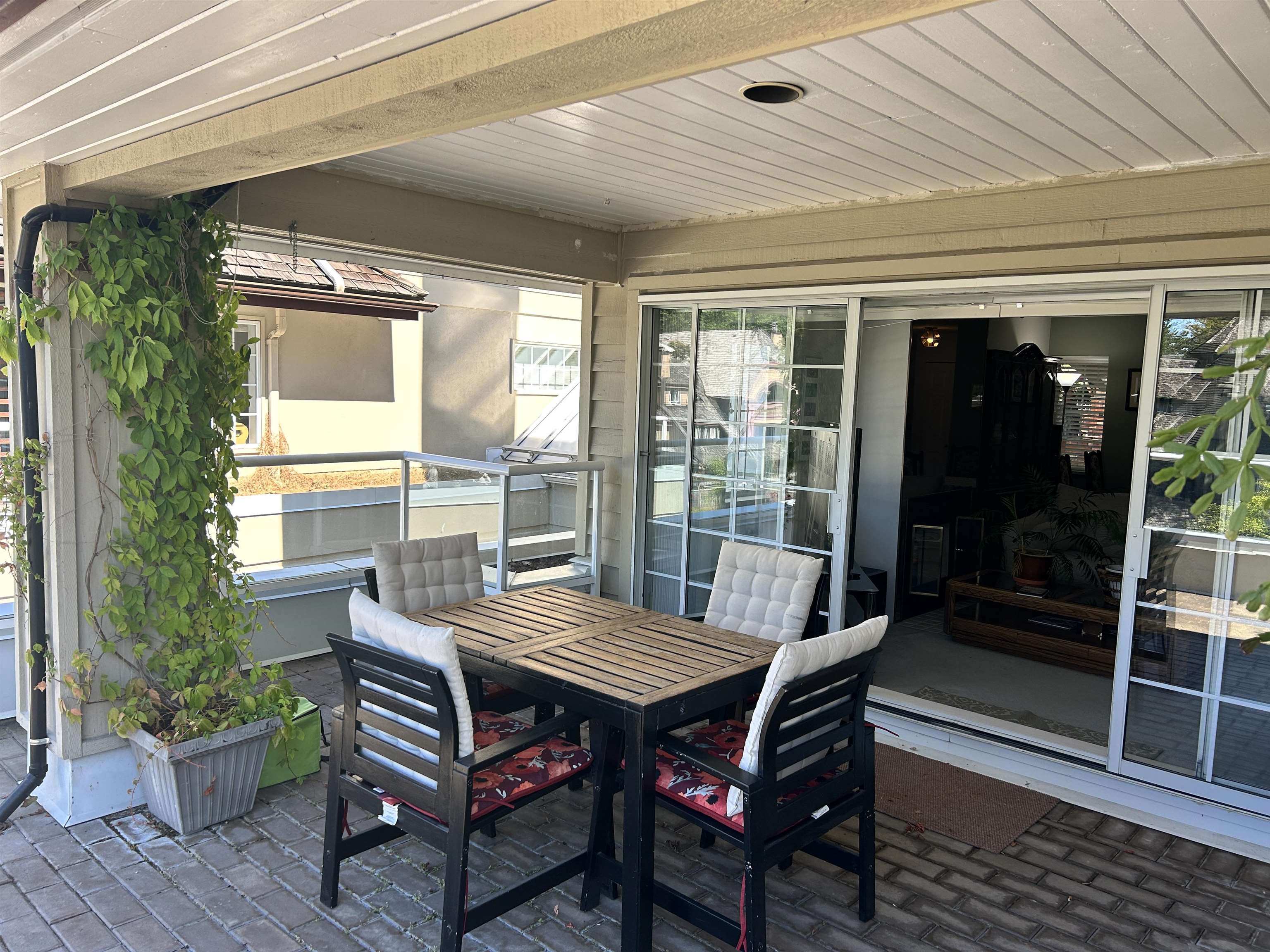 201 3421 CURLE AVENUE, R3040272, BC,