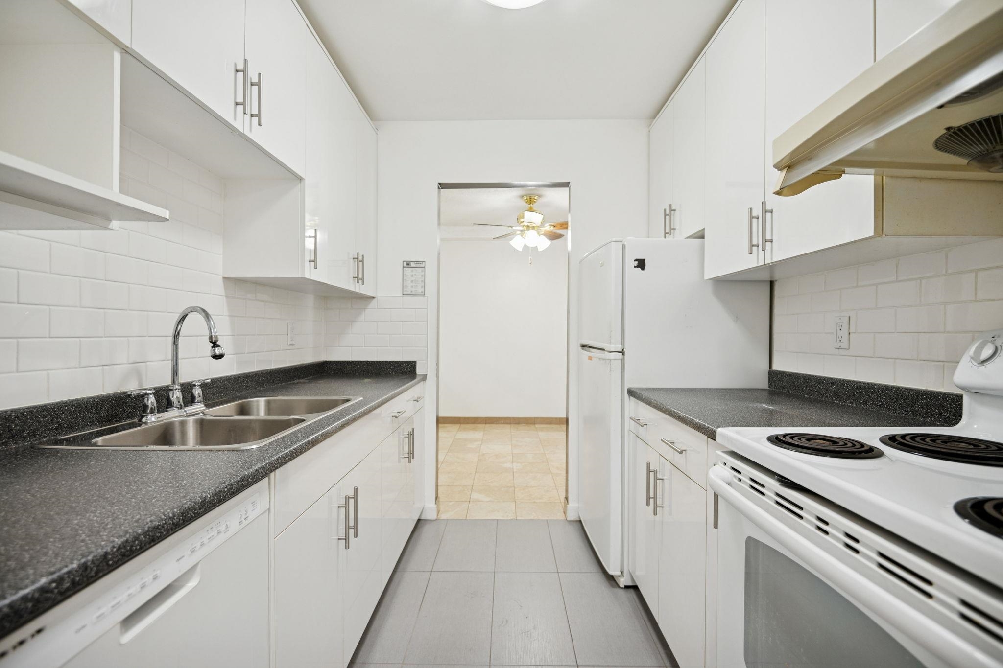 134 8411 ACKROYD ROAD, R3040663, BC,