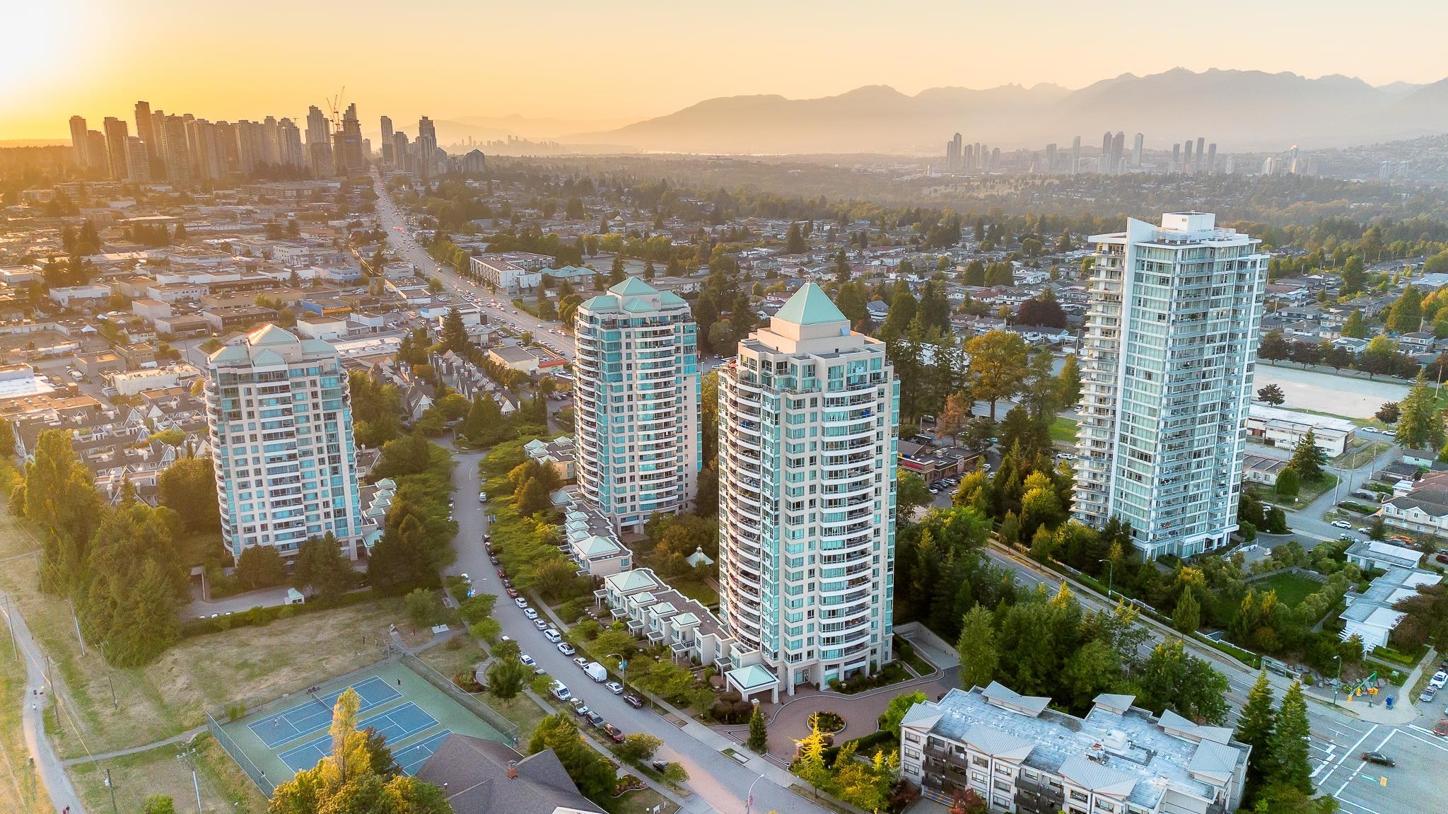 1401 6659 SOUTHOAKS CRESCENT, R3040873, BC,